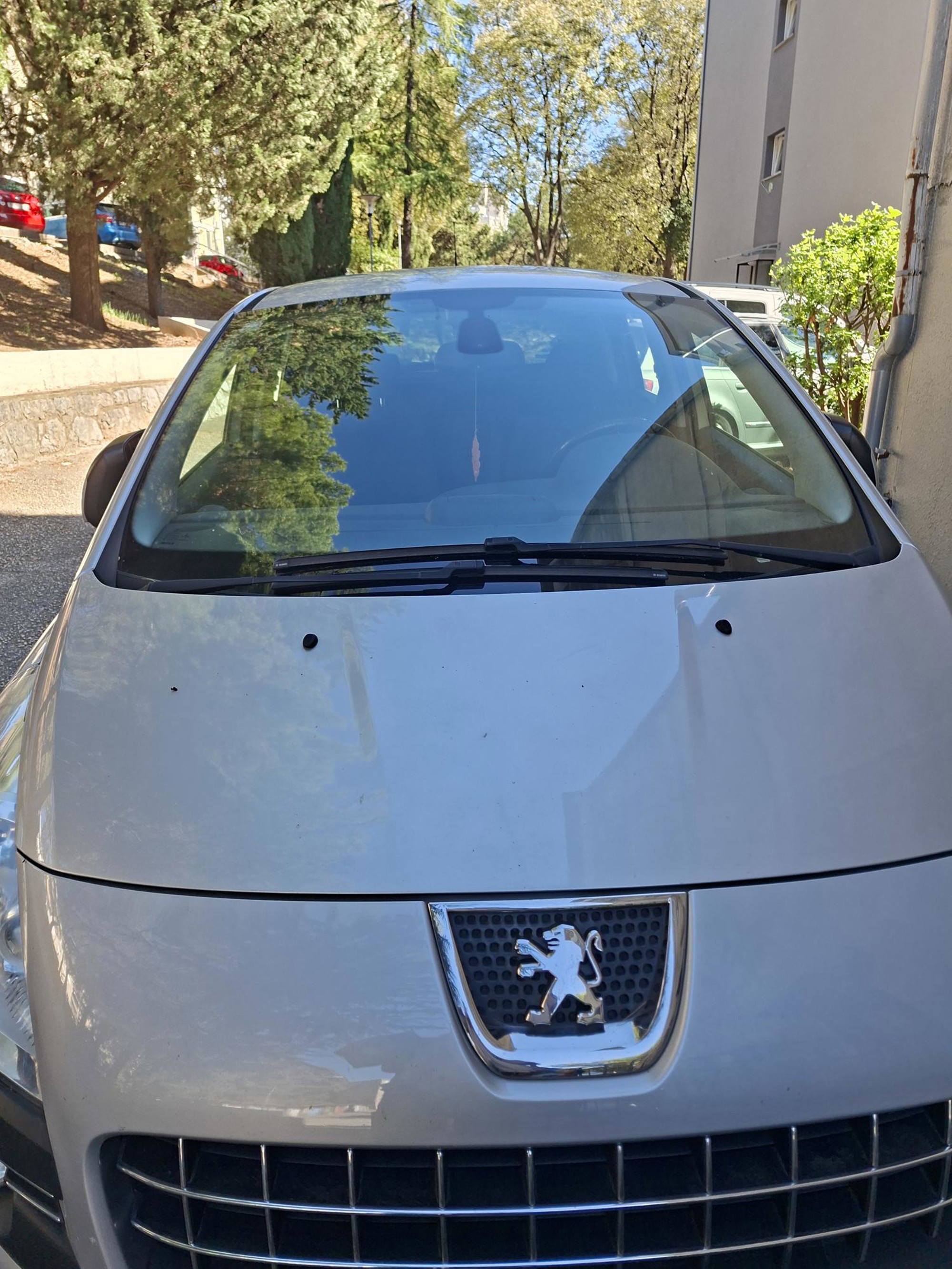 Peugeot 3008 1,6 hdi, fotografija 3