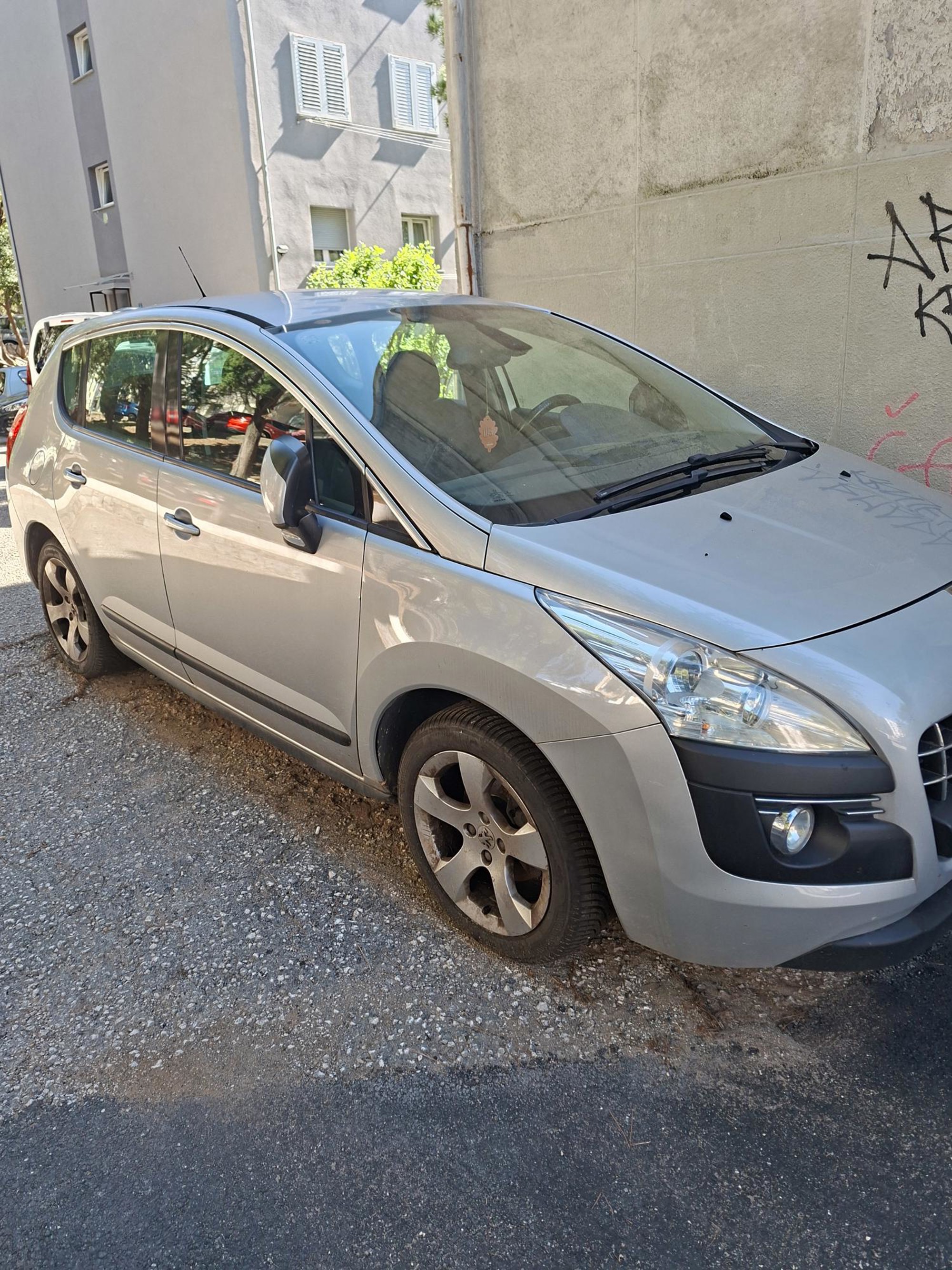 Peugeot 3008 1,6 hdi, fotografija 2