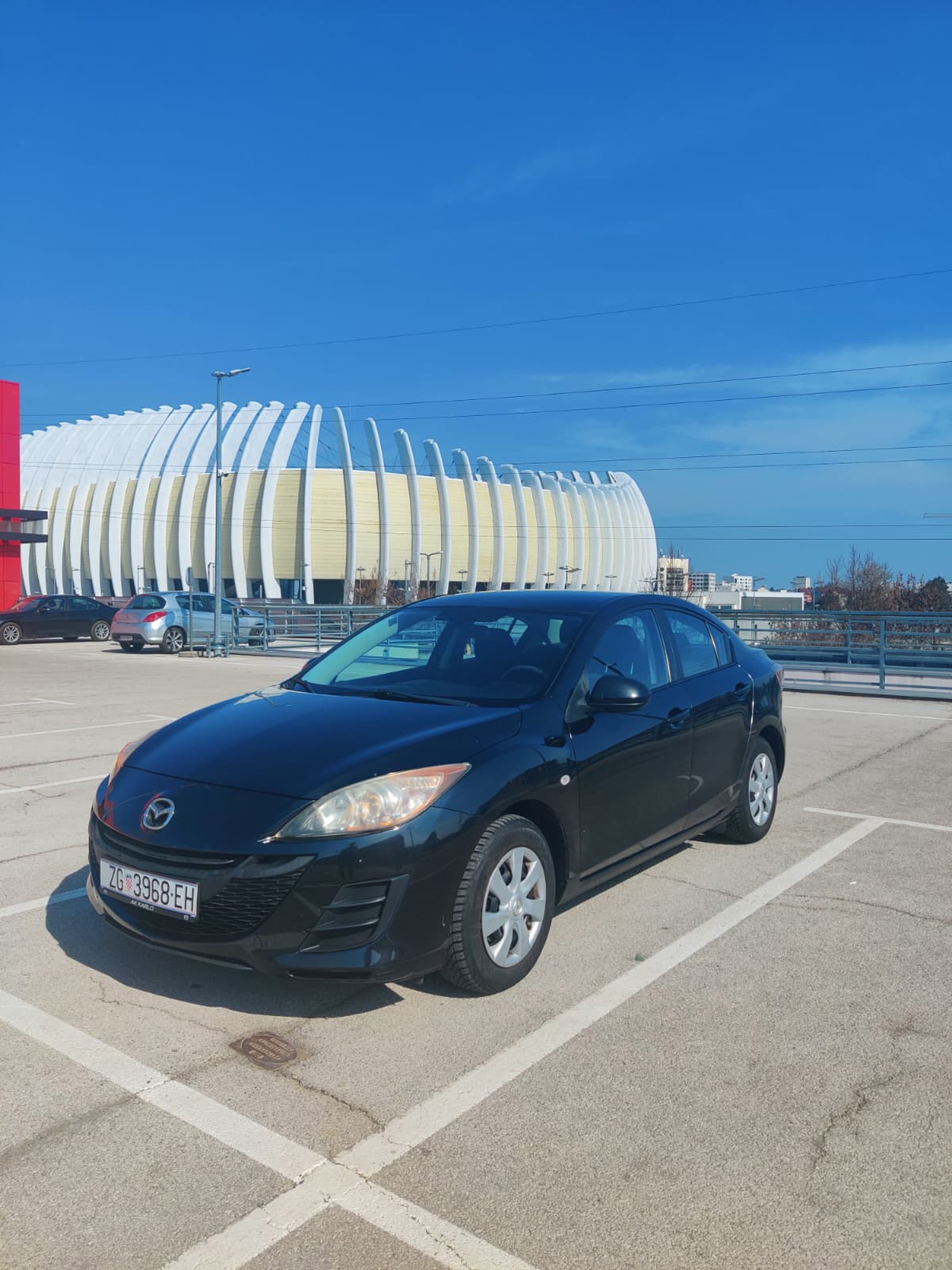 Mazda 3 2010. god, 1.6 benzin, registriran do 09/2026, 240.000 km, fotografija 1