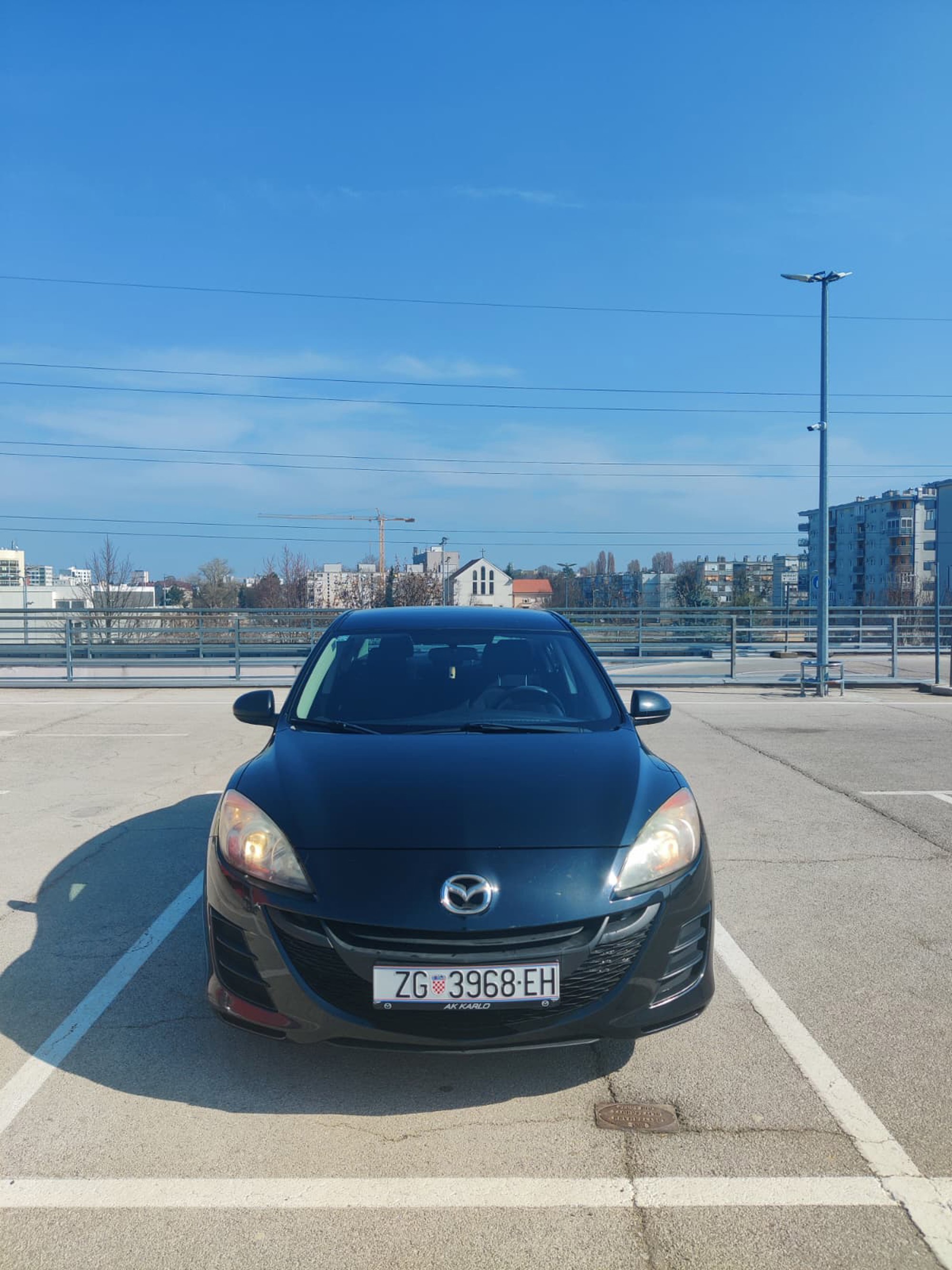 Mazda 3 2010. god, 1.6 benzin, registriran do 09/2026, 240.000 km, fotografija 2