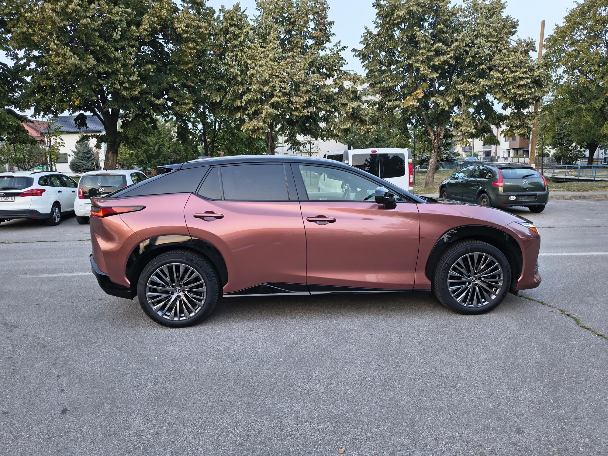 Lexus RZ 450e 4x4, fotografija 3