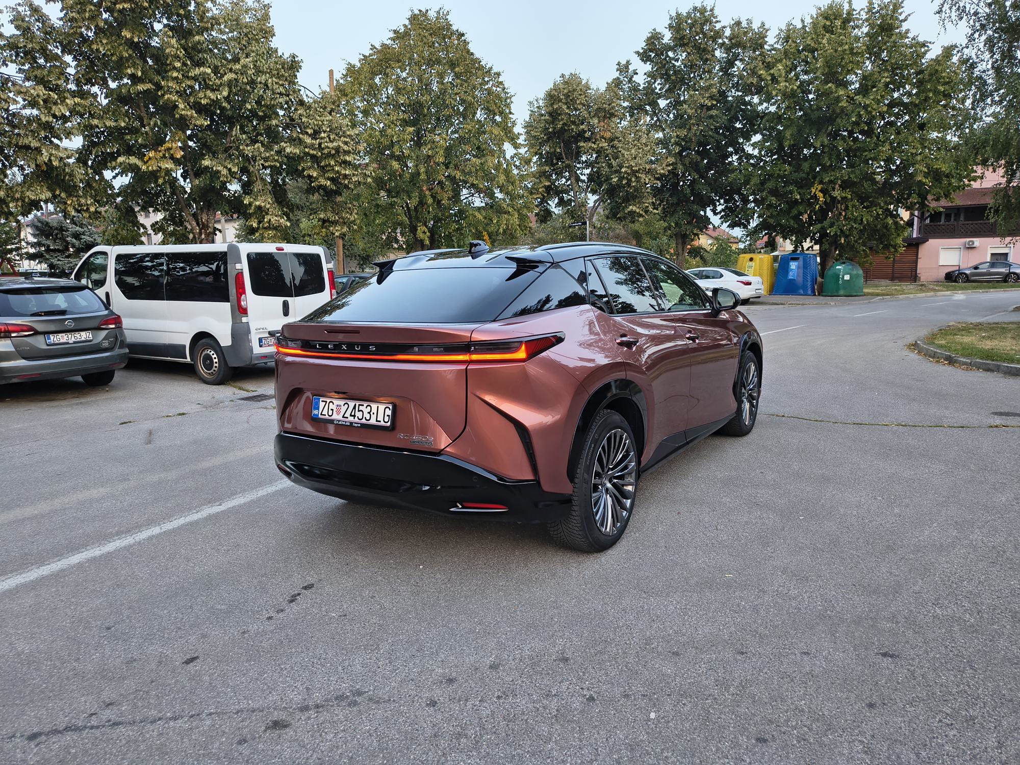 Lexus RZ 450e 4x4, fotografija 2