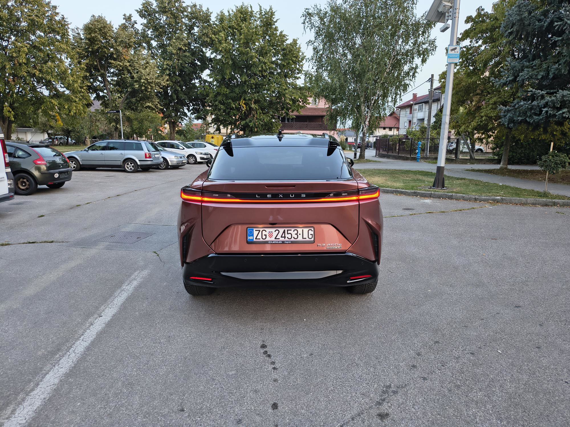Lexus RZ 450e 4x4, fotografija 4