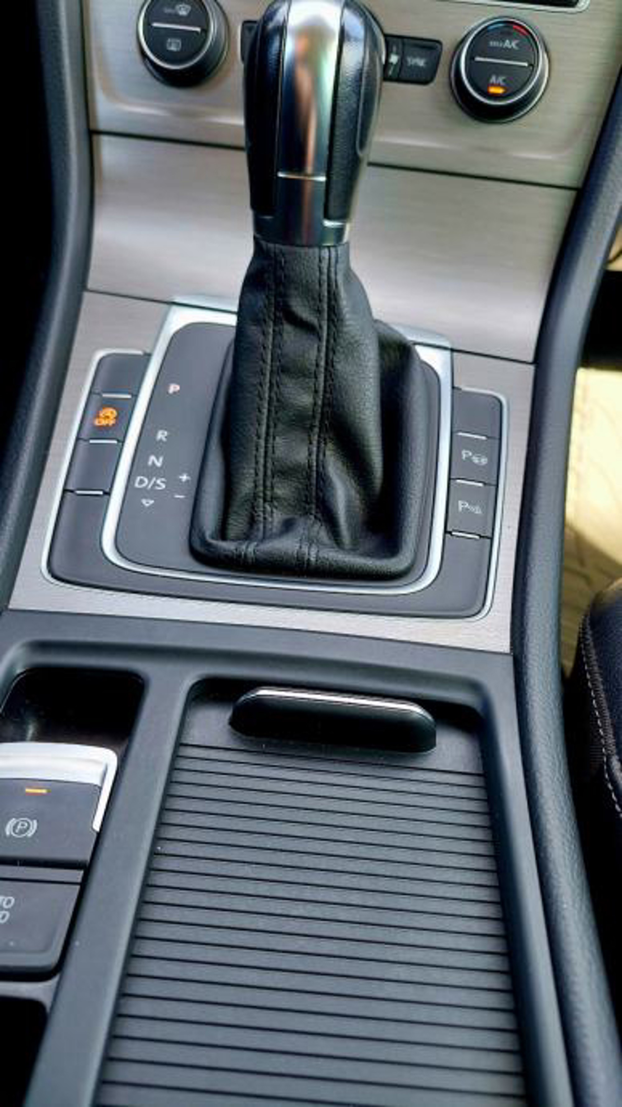 VW GOLF 7 1.6 TDI 110 KS – AUTOMATIK – ACC – KAMERA – REG. 08/2027., fotografija 14