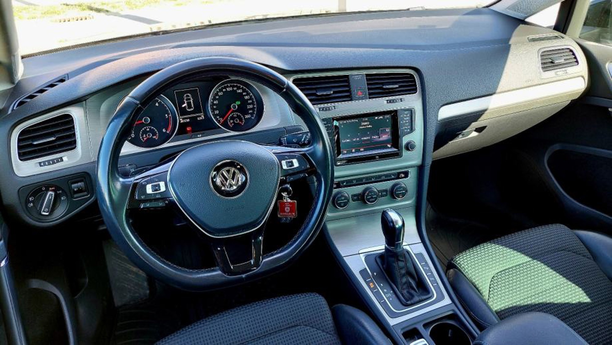 VW GOLF 7 1.6 TDI 110 KS – AUTOMATIK – ACC – KAMERA – REG. 08/2027., fotografija 13