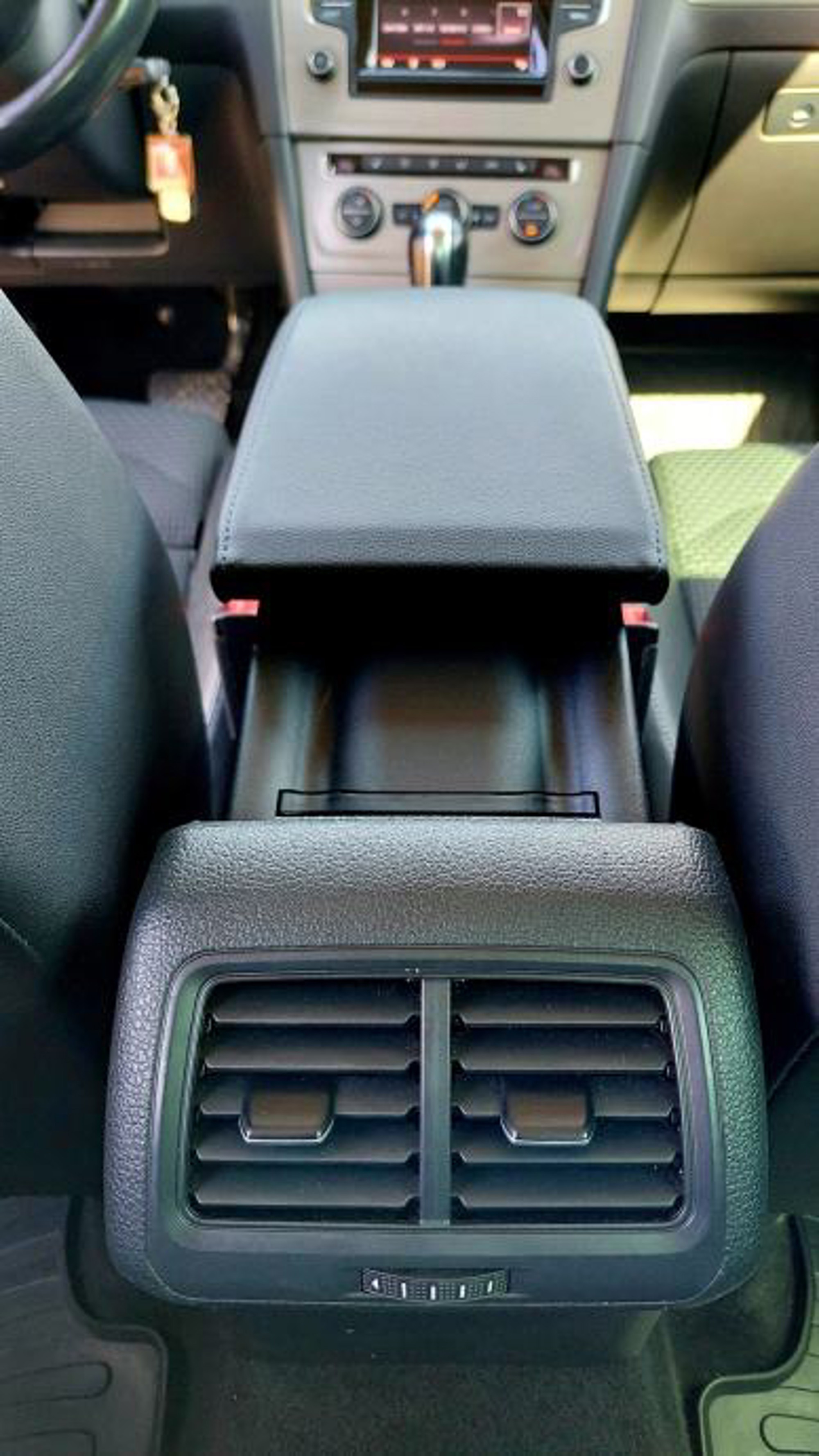 VW GOLF 7 1.6 TDI 110 KS – AUTOMATIK – ACC – KAMERA – REG. 08/2027., fotografija 11