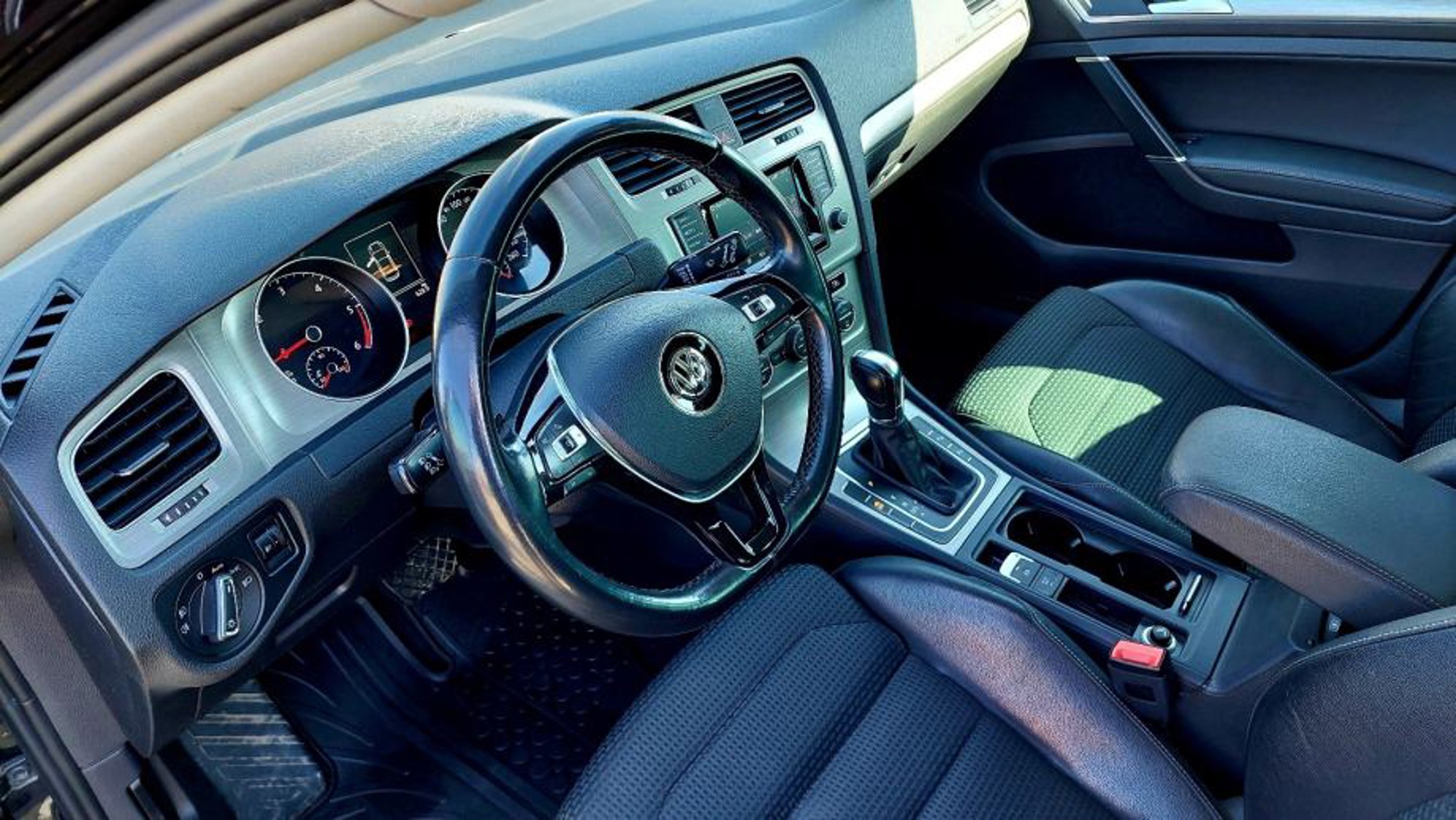 VW GOLF 7 1.6 TDI 110 KS – AUTOMATIK – ACC – KAMERA – REG. 08/2027., fotografija 17