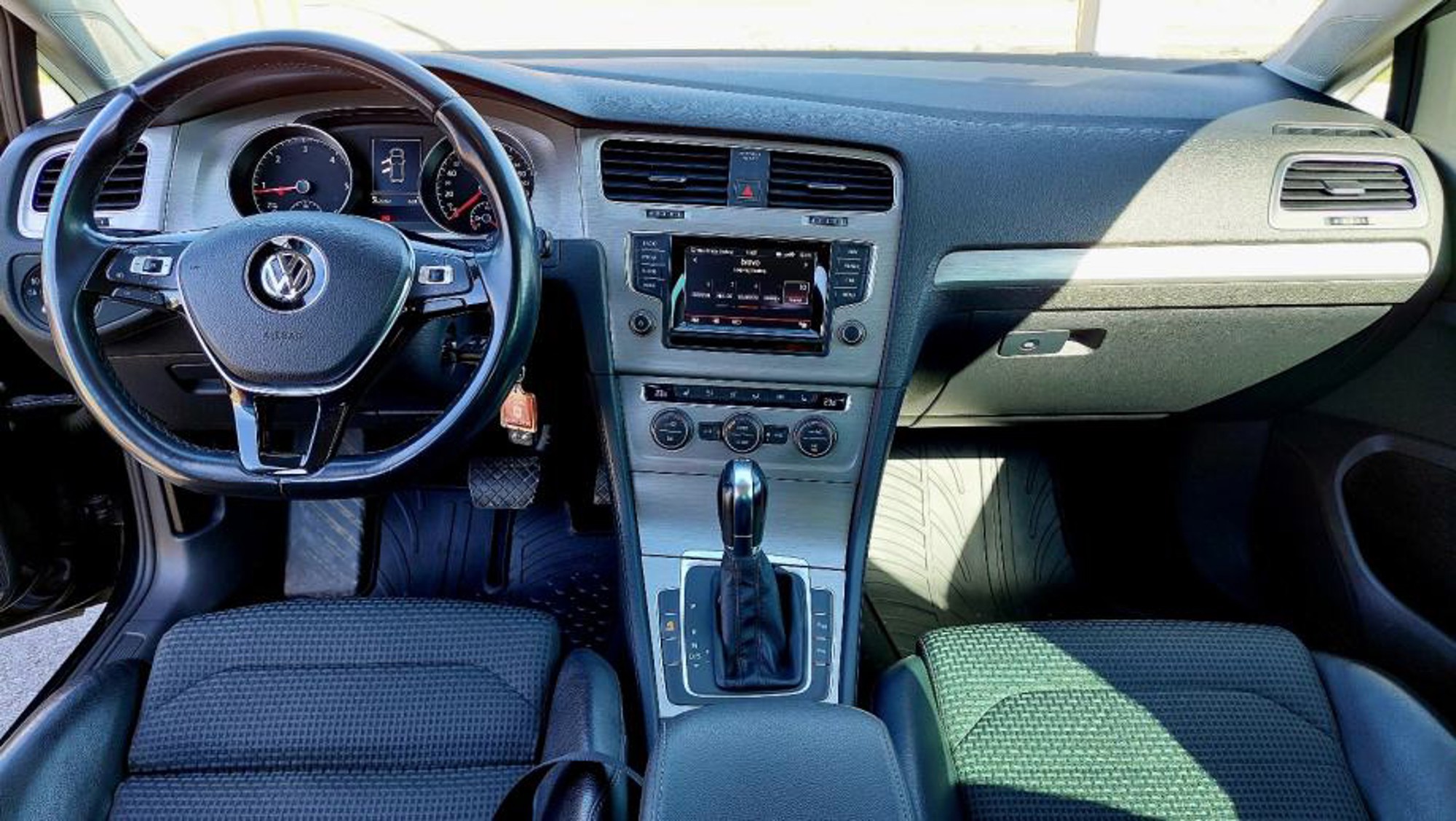 VW GOLF 7 1.6 TDI 110 KS – AUTOMATIK – ACC – KAMERA – REG. 08/2027., fotografija 5