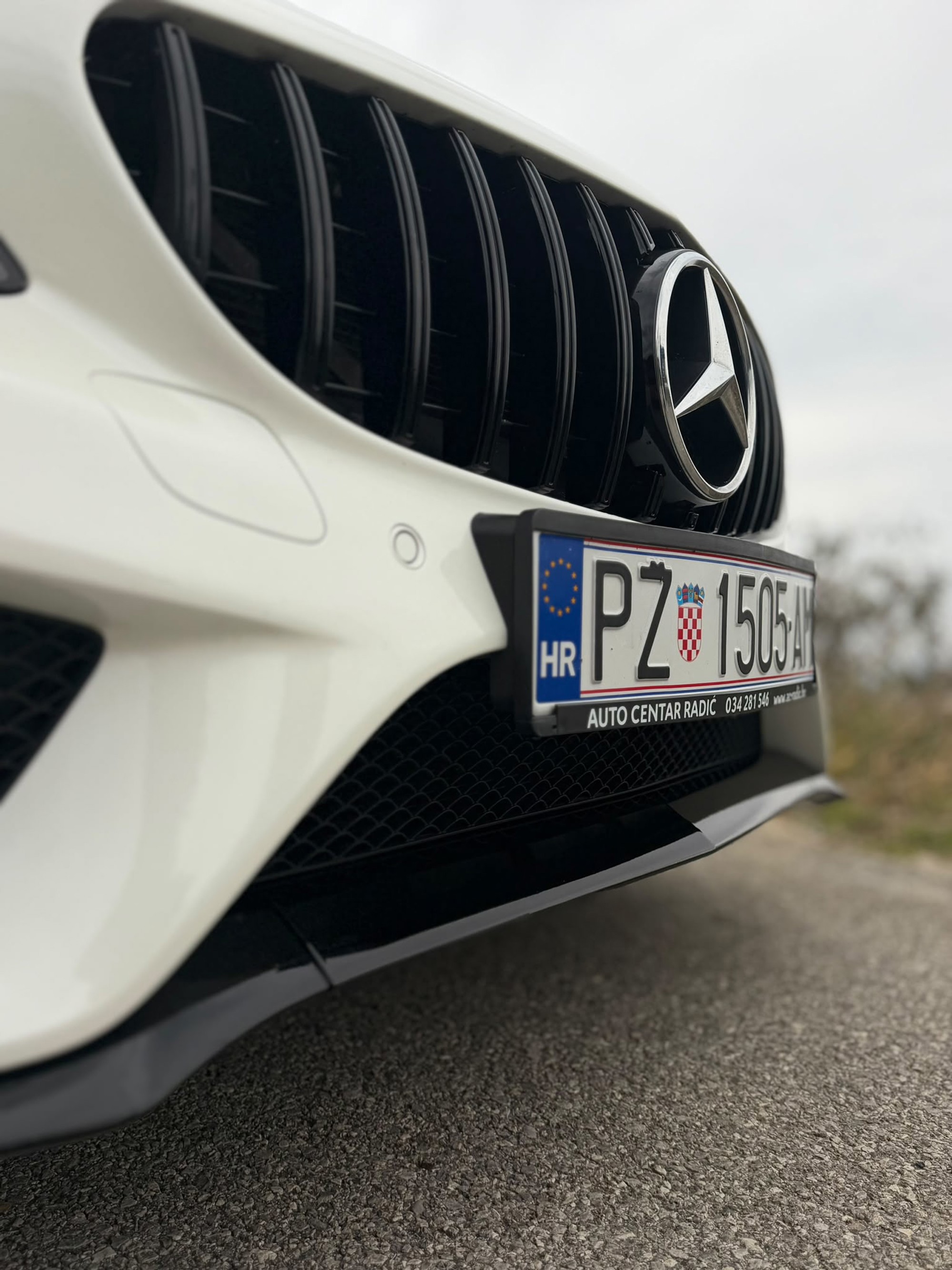 Mercedes C 200 d Aut. • AMG Line interijer • Panorama • Top stanje, fotografija 3