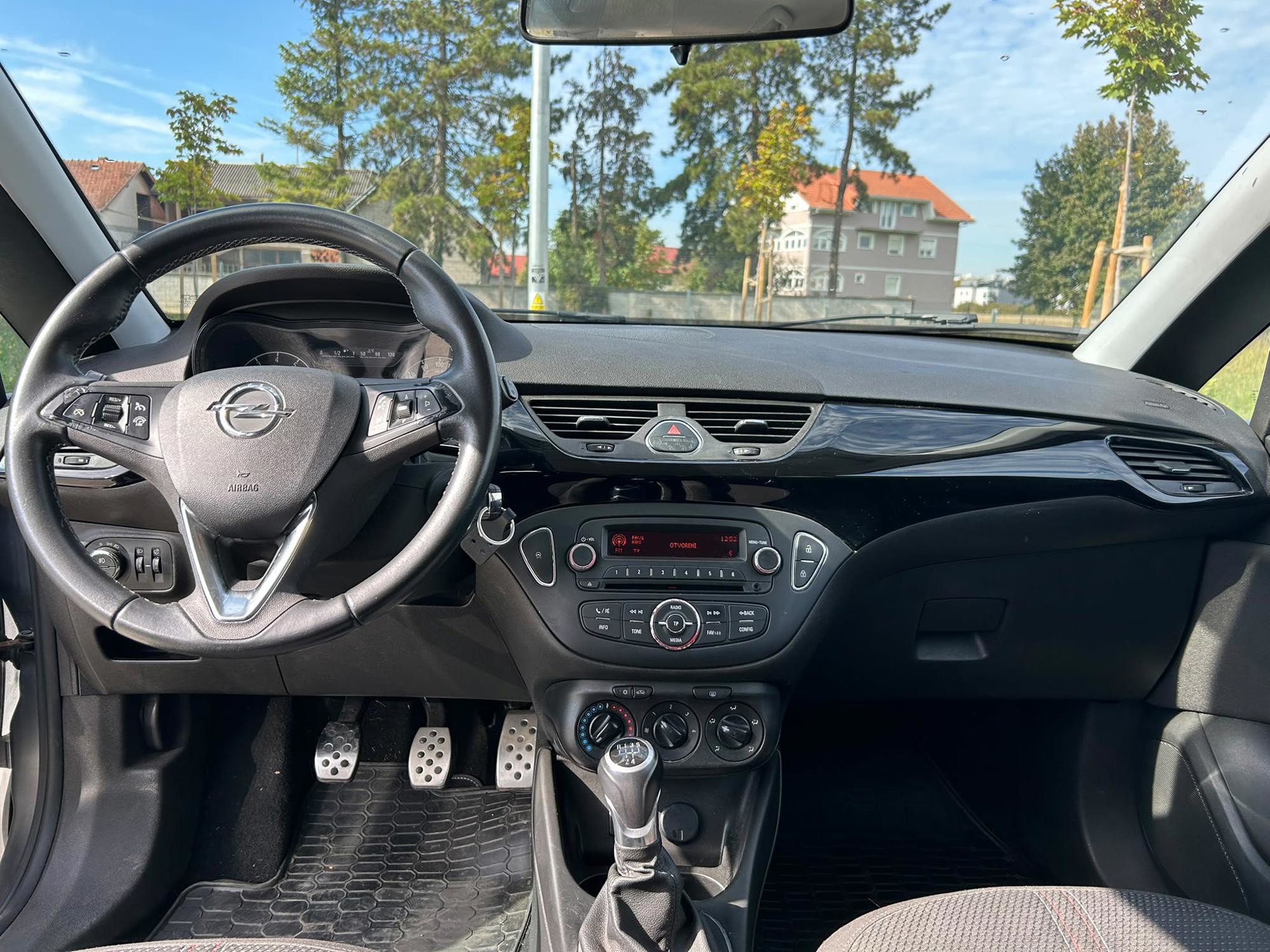 Corsa 1.4, samo 68.000 km, Color edition, kupljena u Autowillu u Zagrebu, fotografija 4