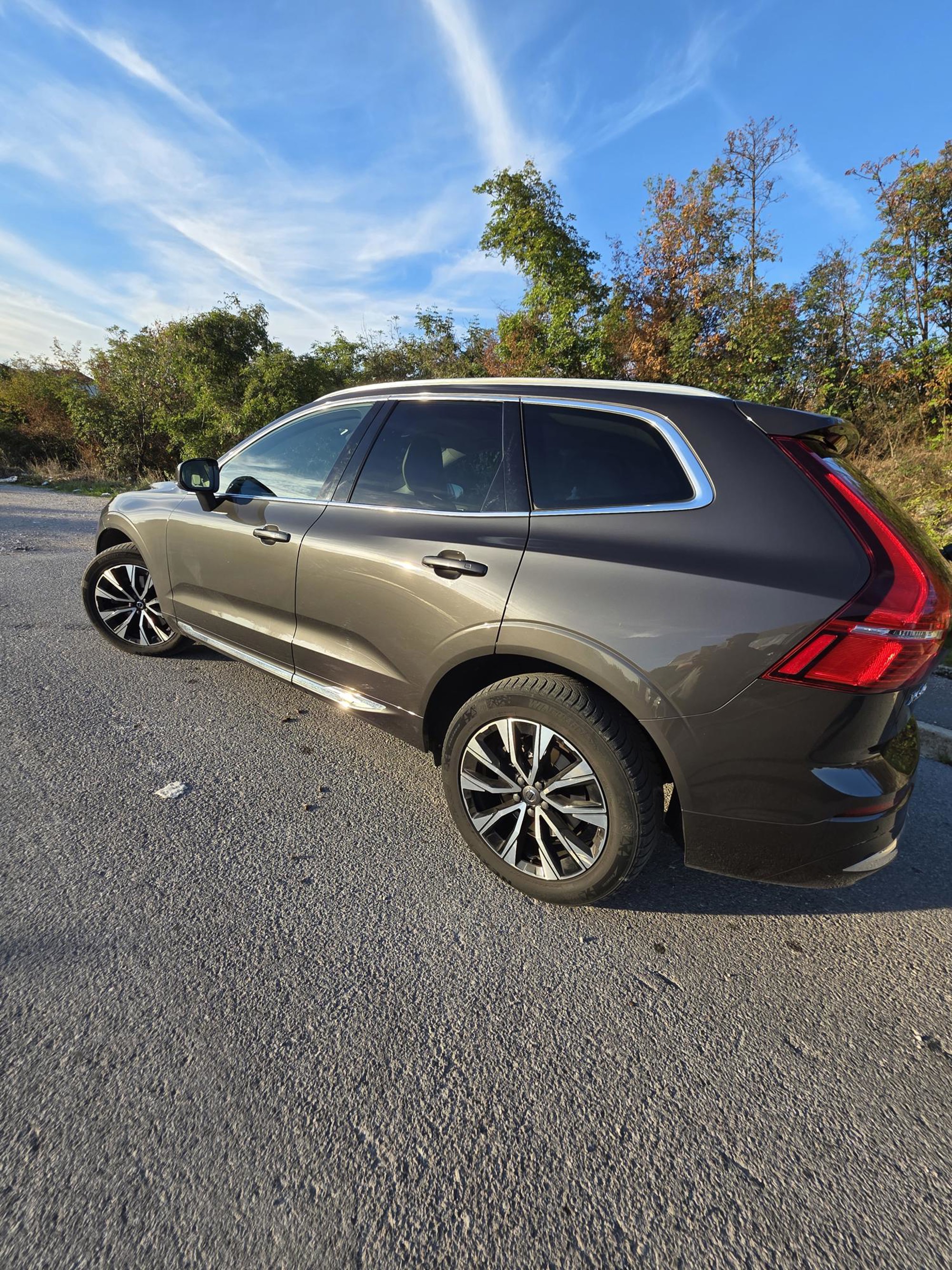 Volvo XC60 B4 DIESEL 4X4 PLUS BRIGHT FULL OPREMA 59000 km! 12/2022, fotografija 2