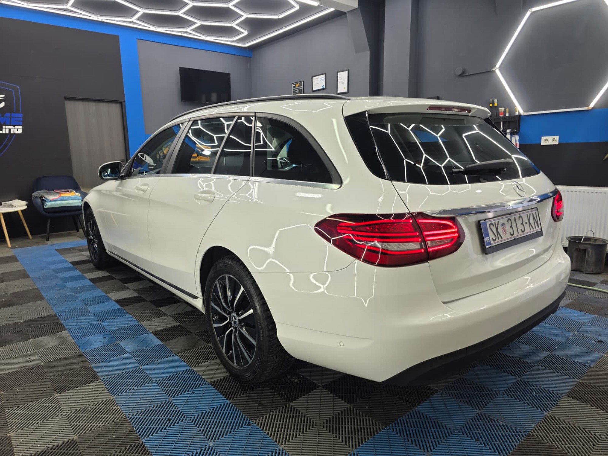 PRODAJE SE: Mercedes C200d 2019 – automatik, 118 KW!, fotografija 5