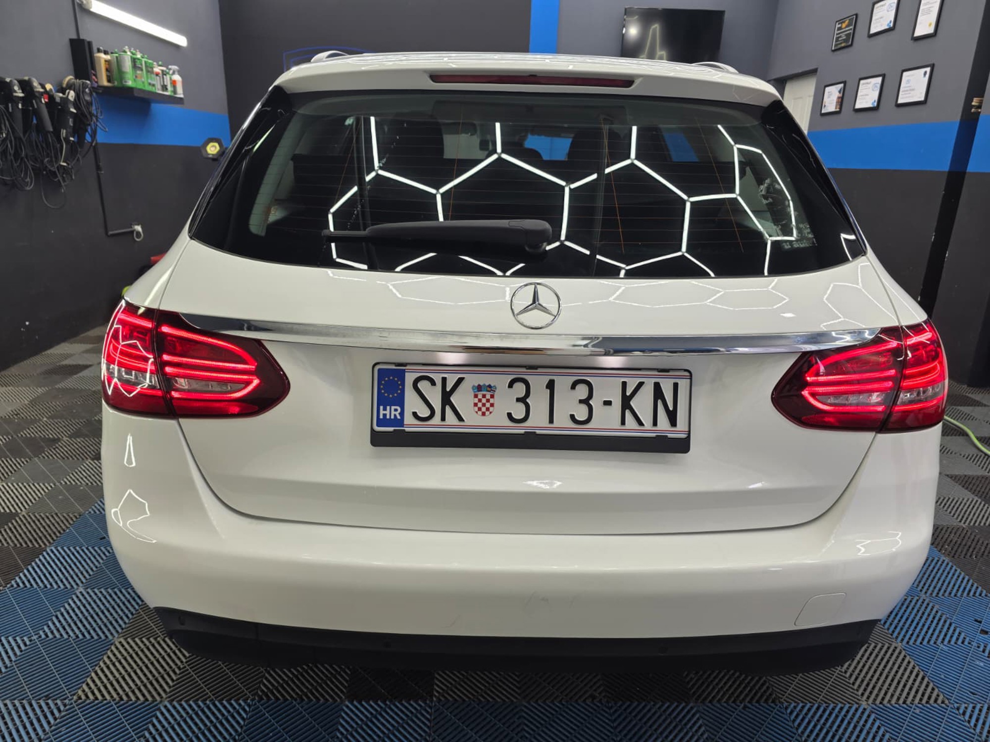 PRODAJE SE: Mercedes C200d 2019 – automatik, 118 KW!, fotografija 4