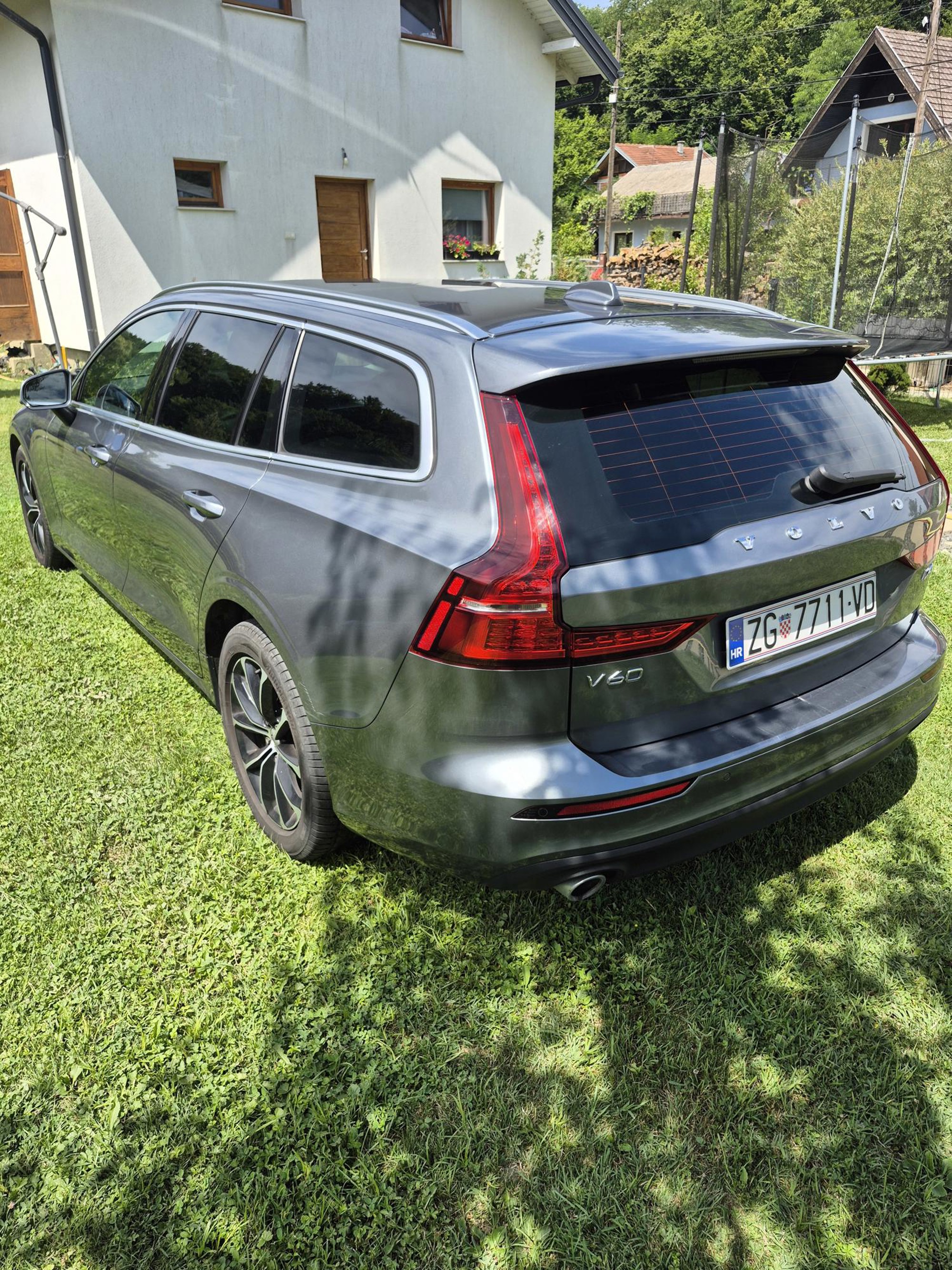 Volvo V60 D4 automatik, fotografija 3