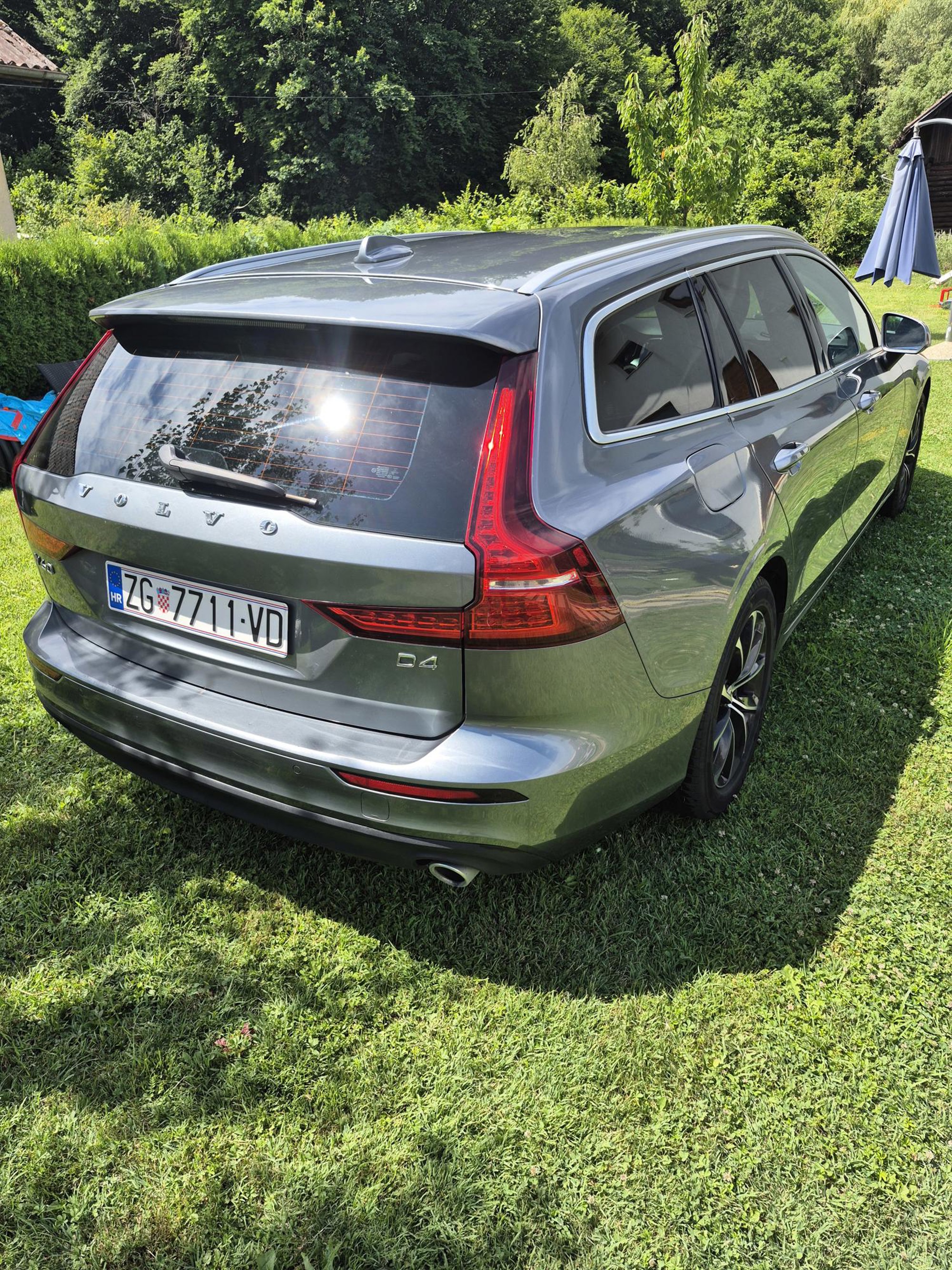 Volvo V60 D4 automatik, fotografija 4