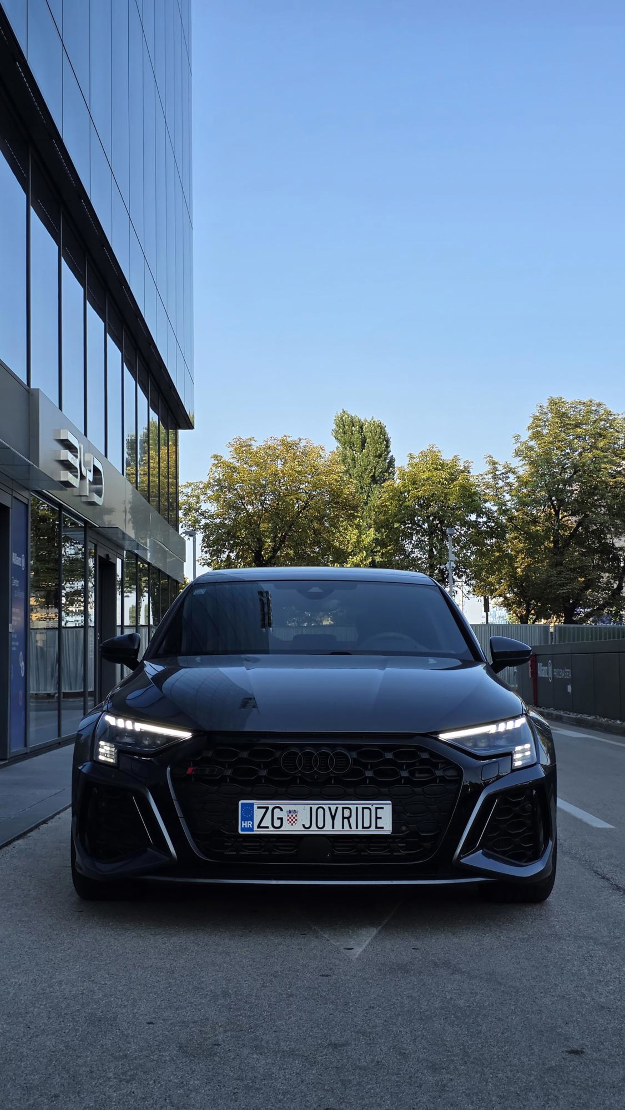 POMOZI OČUVATI BRAK - AUDI RS3 MORA VAN IZ GARAŽE!, fotografija 2