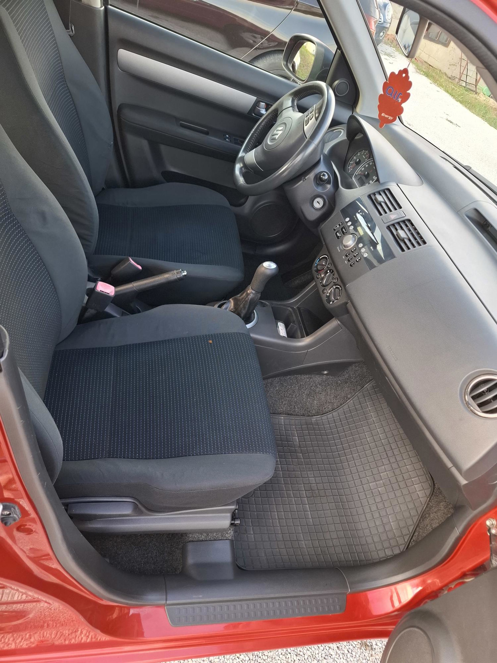 Suzuki SWIFT, fotografija 7