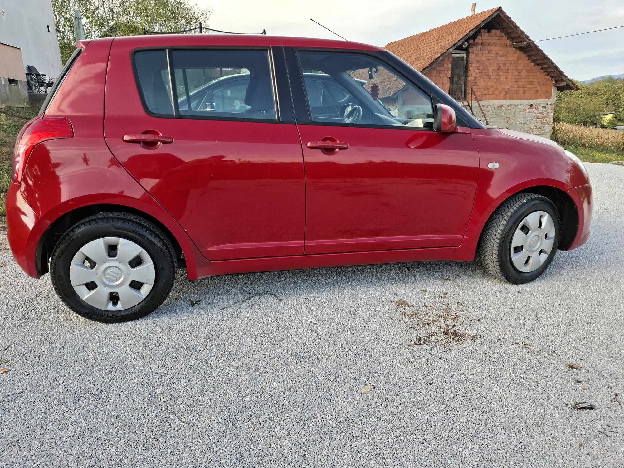 Suzuki SWIFT, fotografija 4
