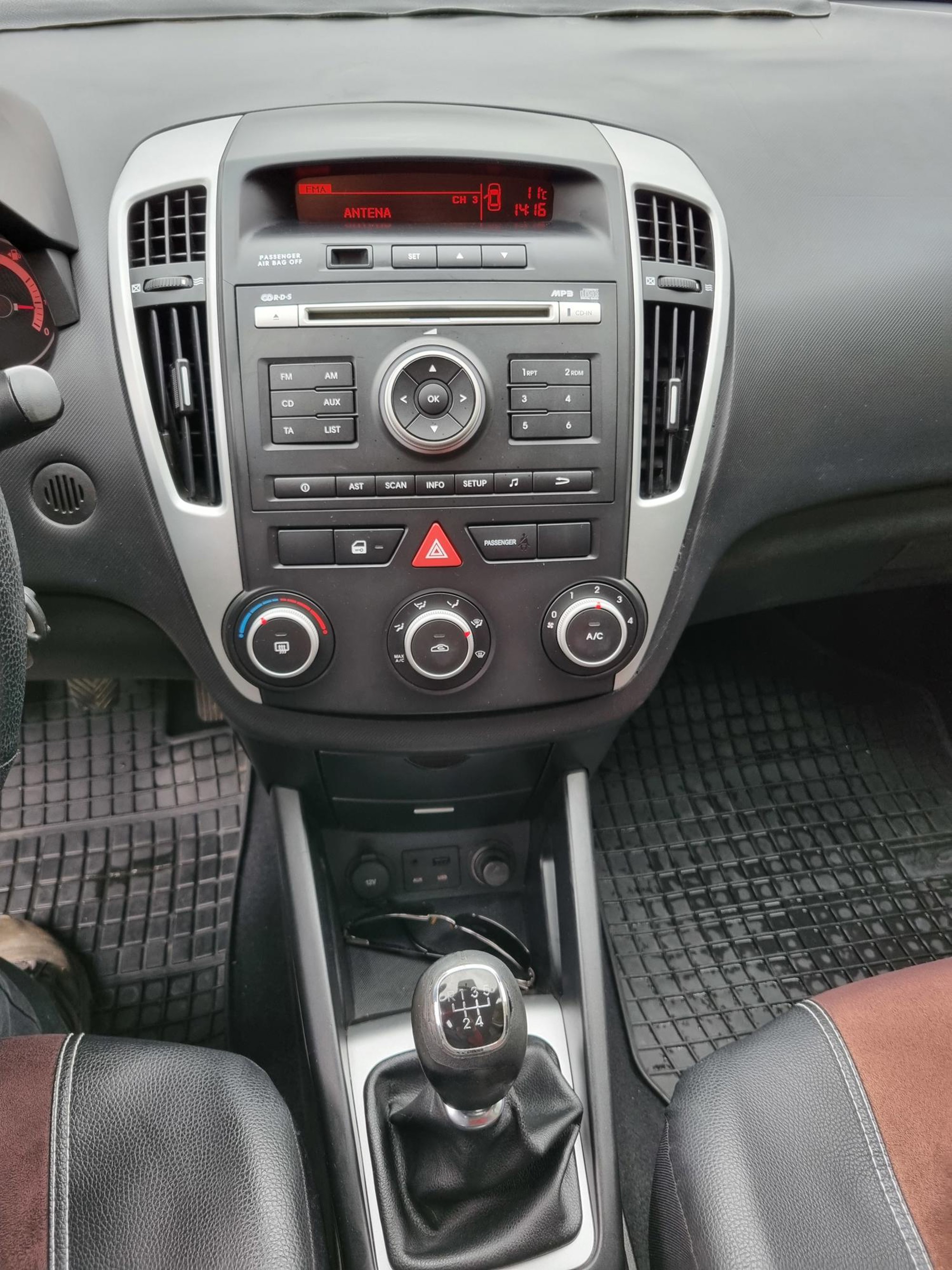 Kia Ceed,HR vozilo,vlasnik,156000km., fotografija 8