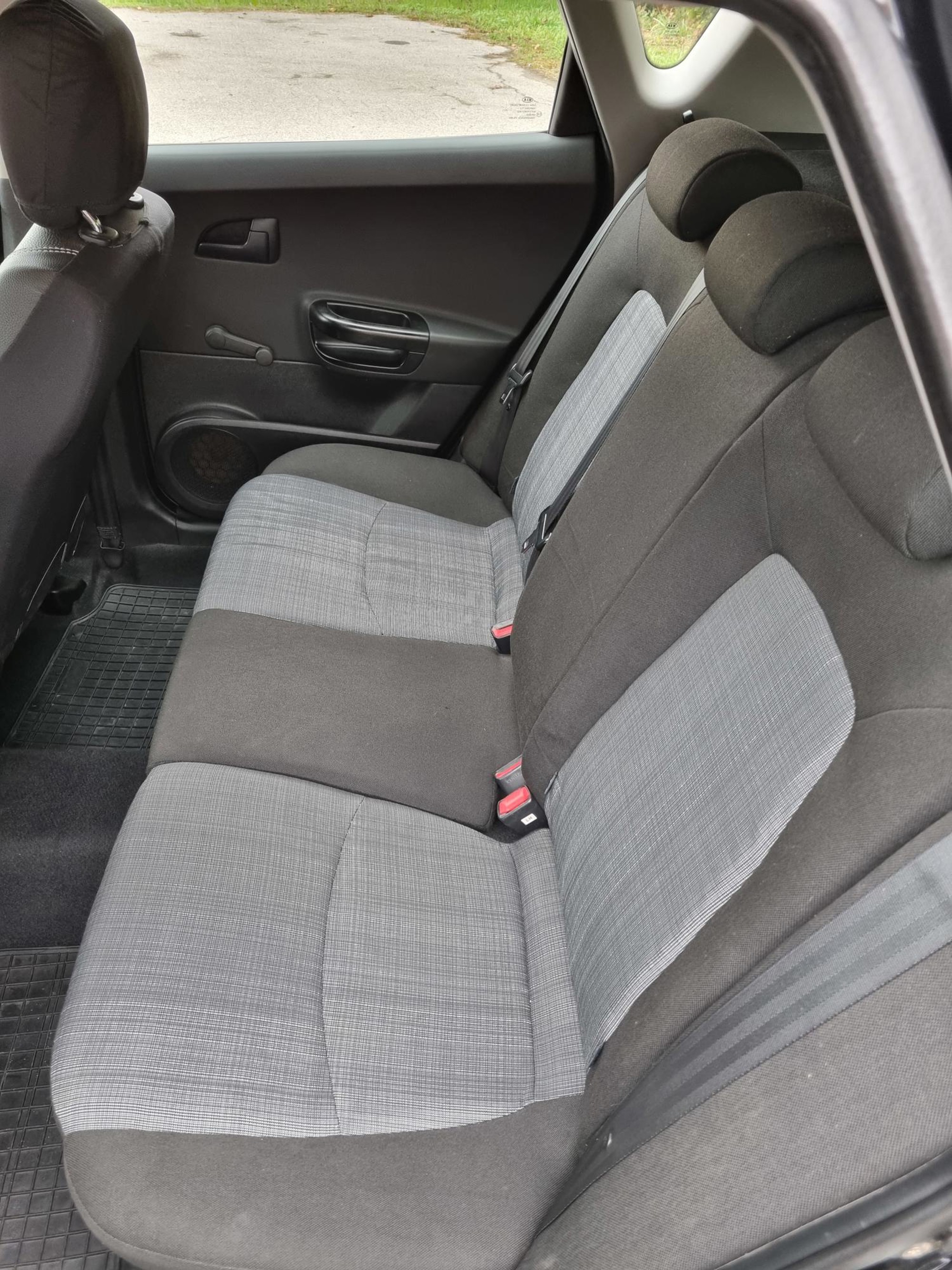 Kia Ceed,HR vozilo,vlasnik,156000km., fotografija 9