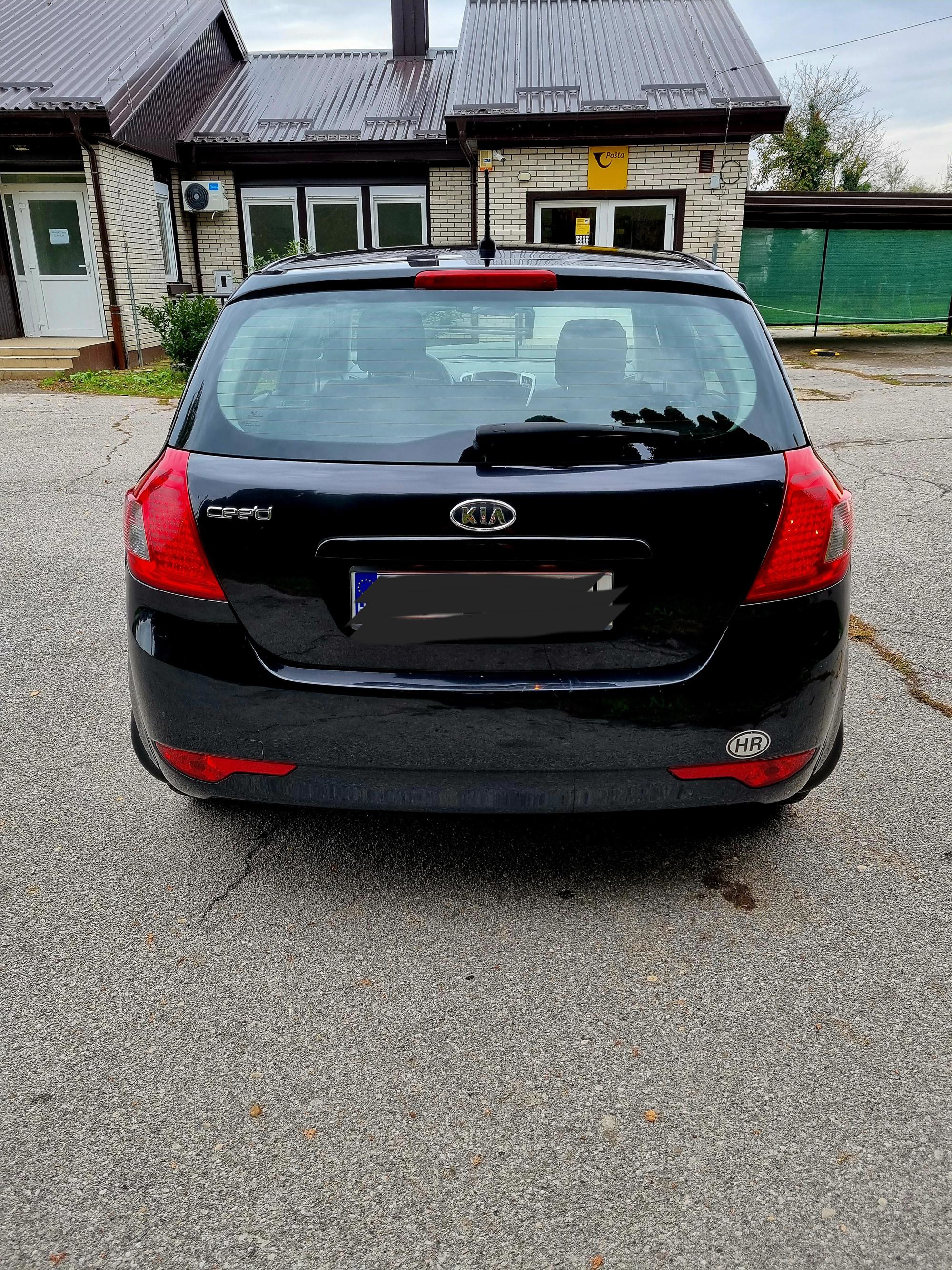 Kia Ceed,HR vozilo,vlasnik,156000km., fotografija 6