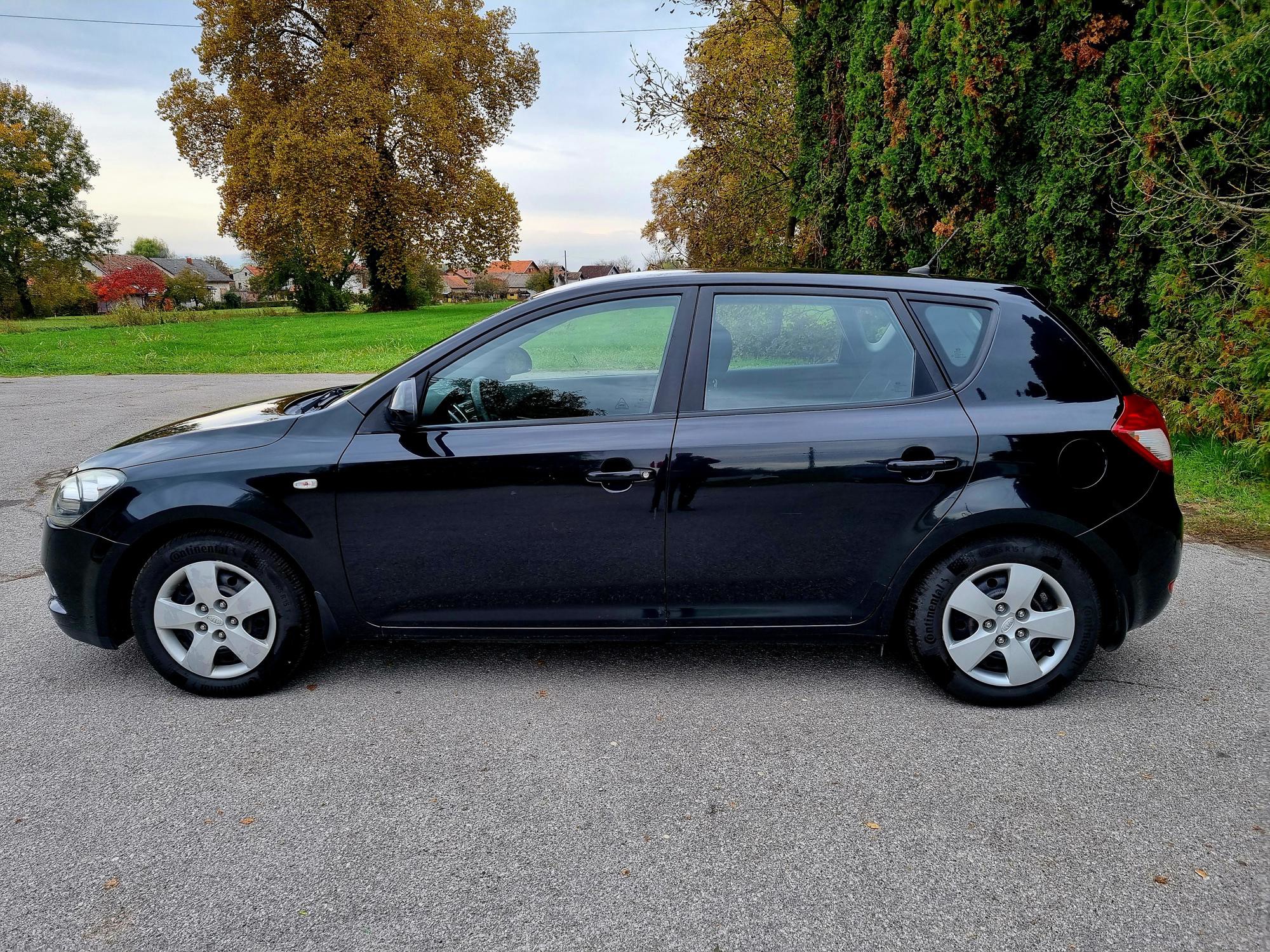 Kia Ceed,HR vozilo,vlasnik,156000km., fotografija 5
