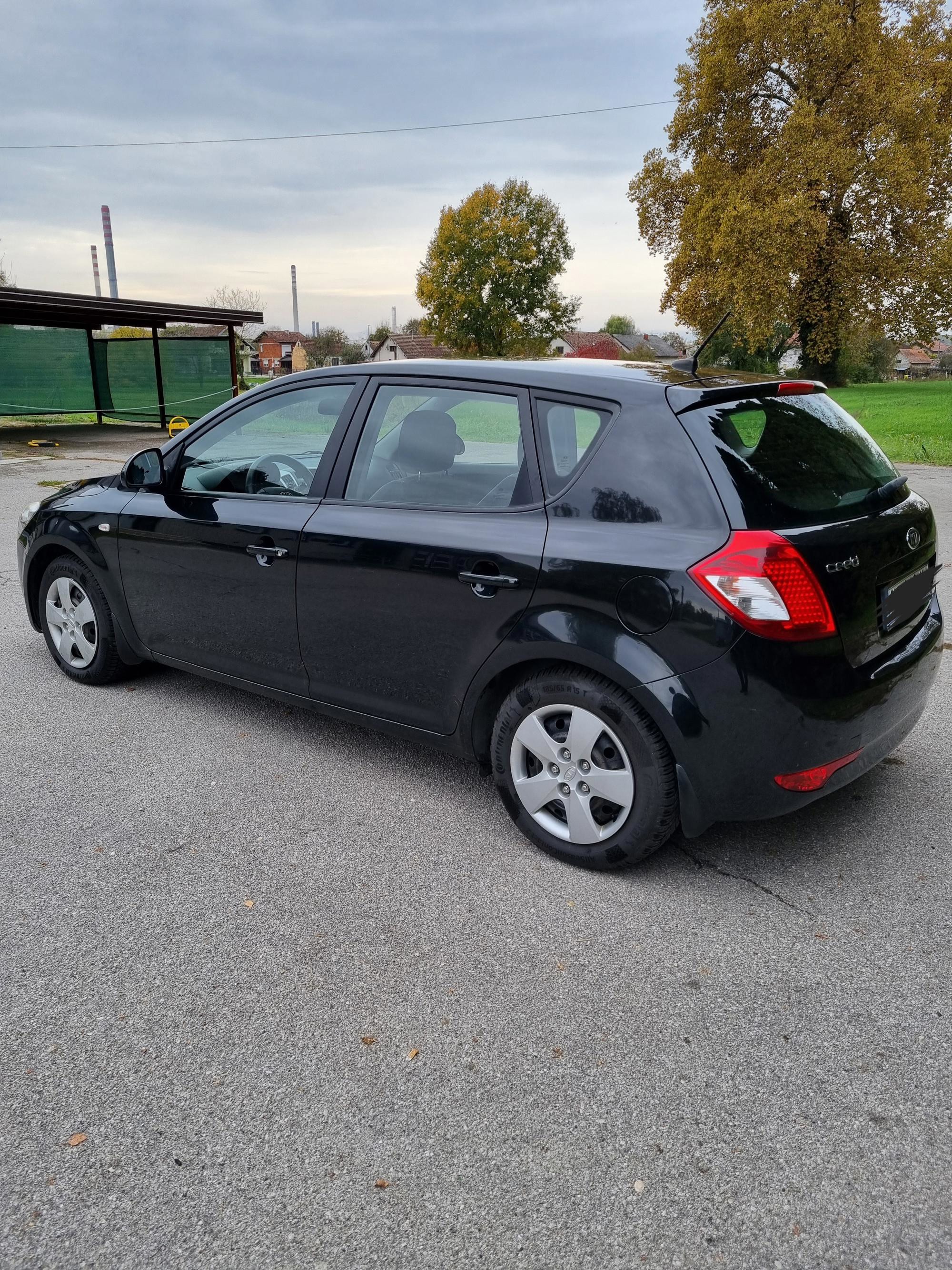 Kia Ceed,HR vozilo,vlasnik,156000km., fotografija 4
