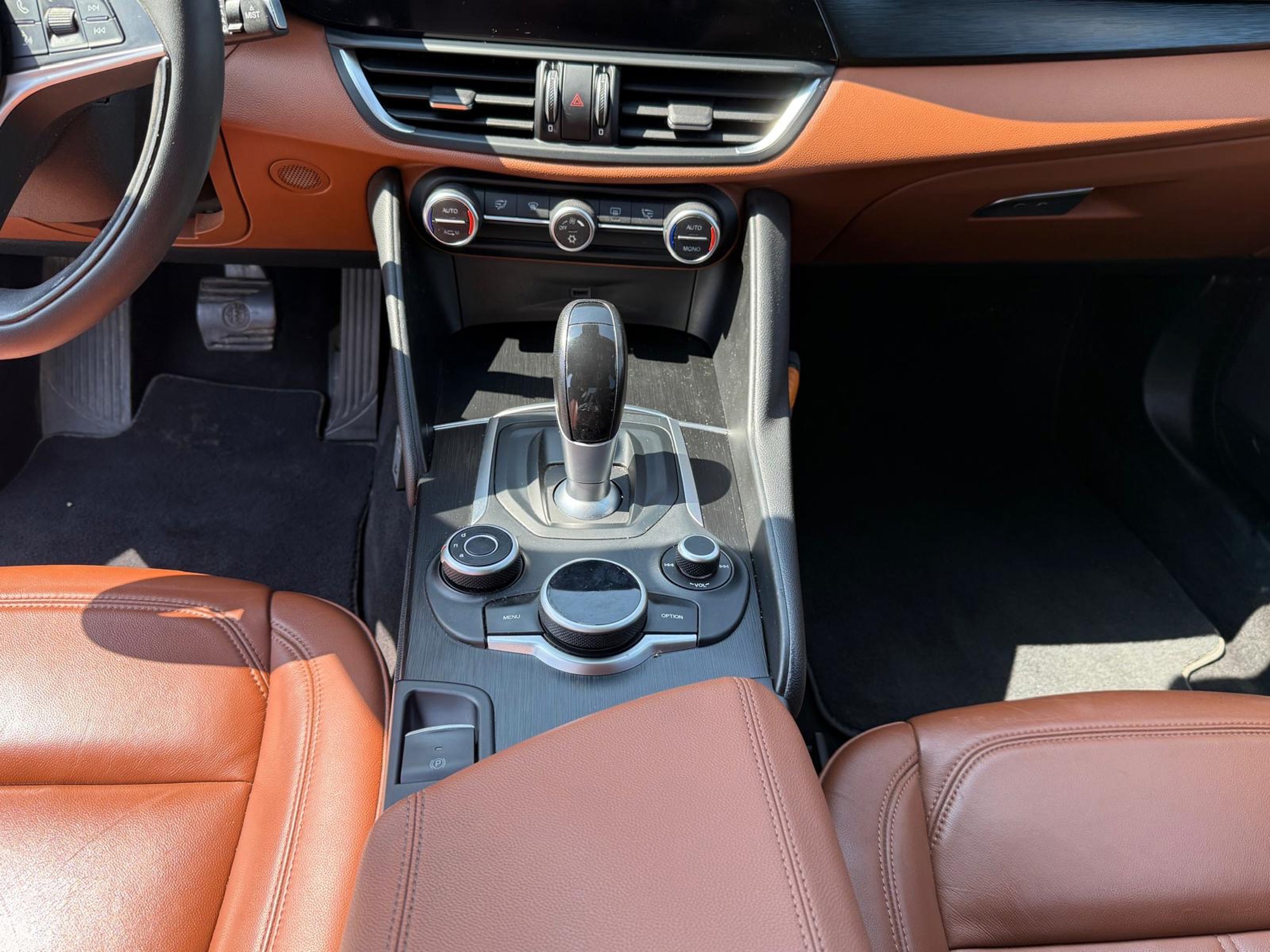 Alfa Romeo Giulia 2,2 JTDm - automatik - 2018. - 115000km - registriran do 07/2027, fotografija 11