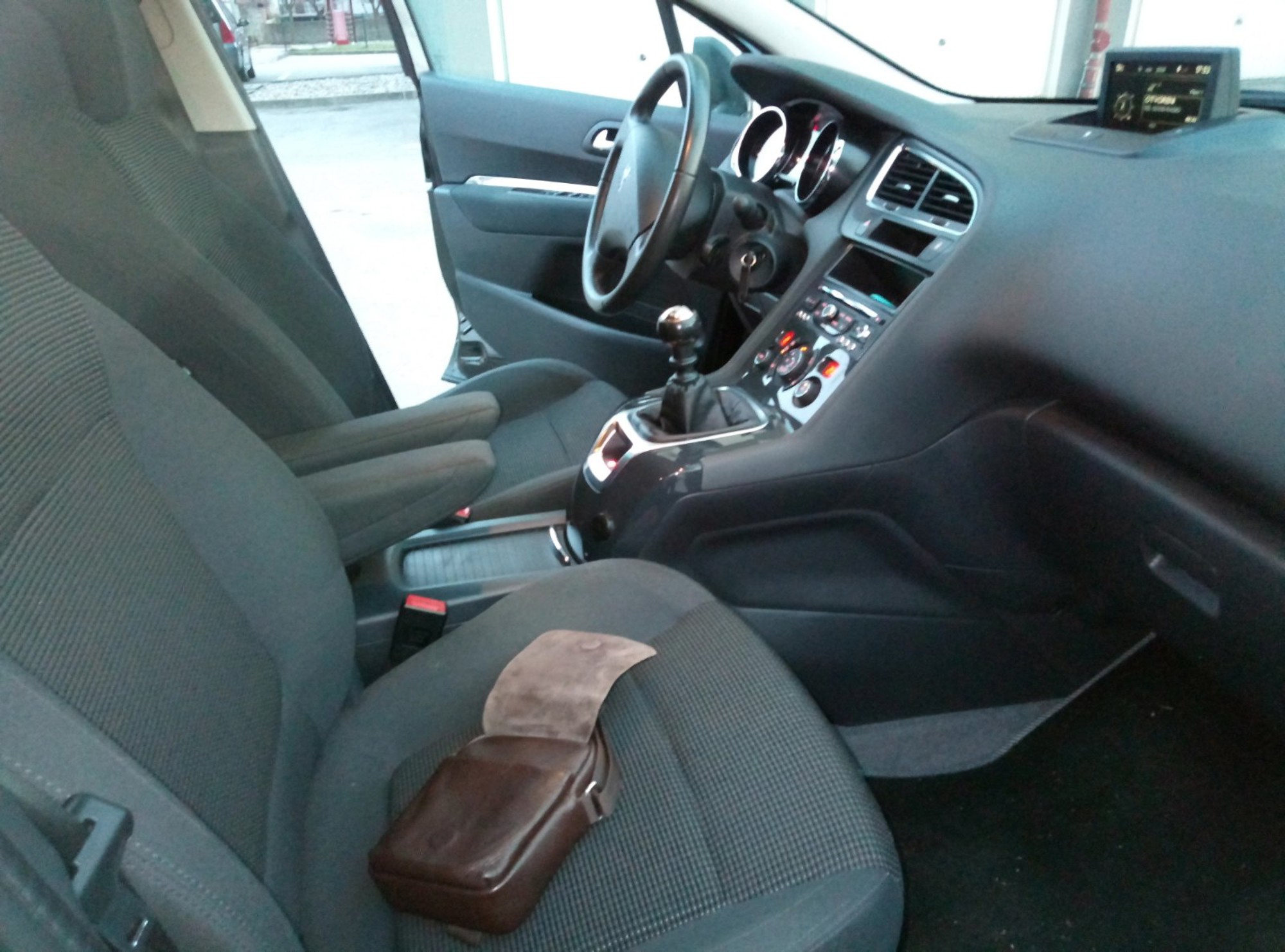 Peugeot 5008 1.6 bluehdi 88kw, fotografija 1