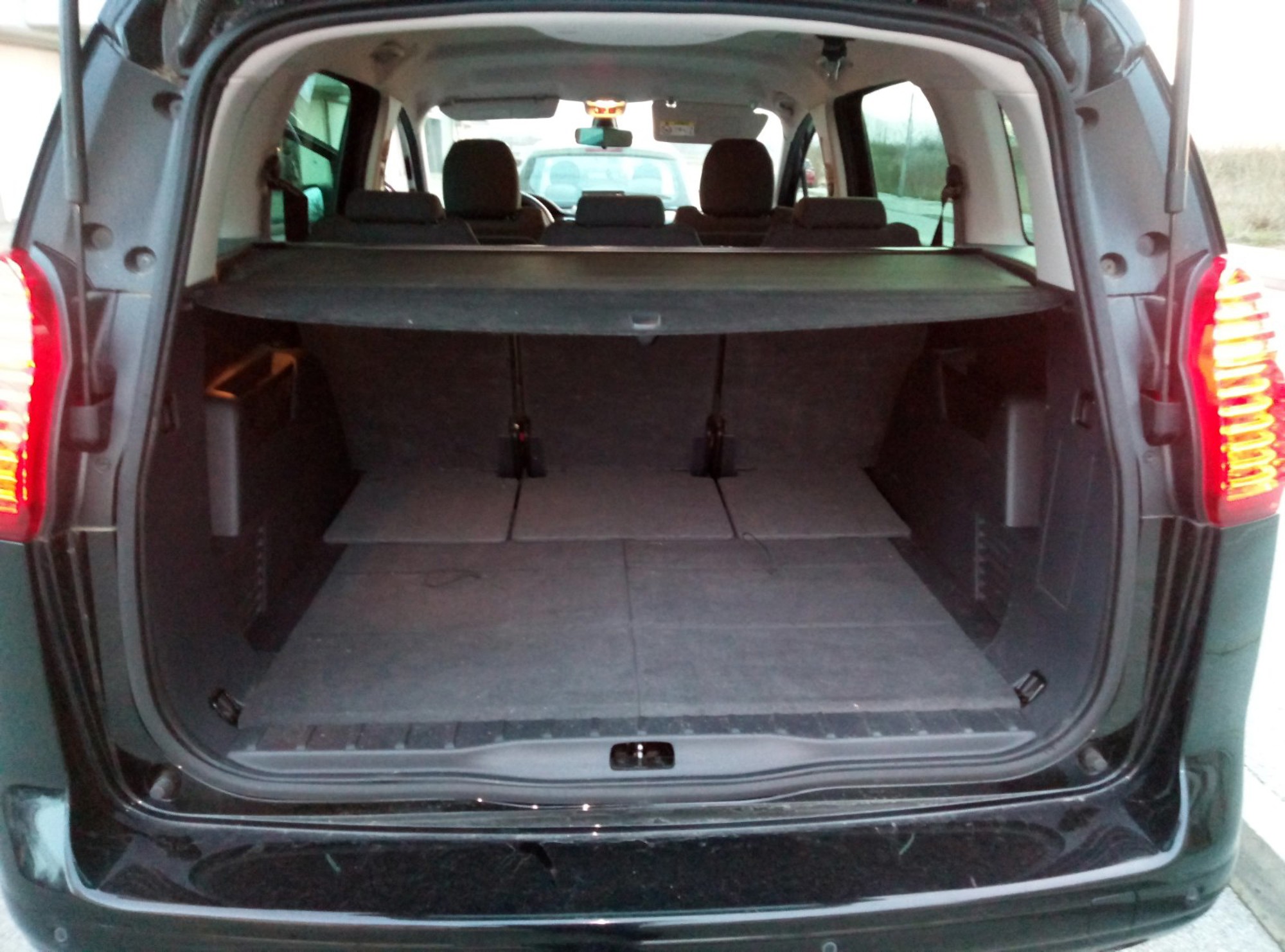 Peugeot 5008 1.6 bluehdi 88kw, fotografija 4