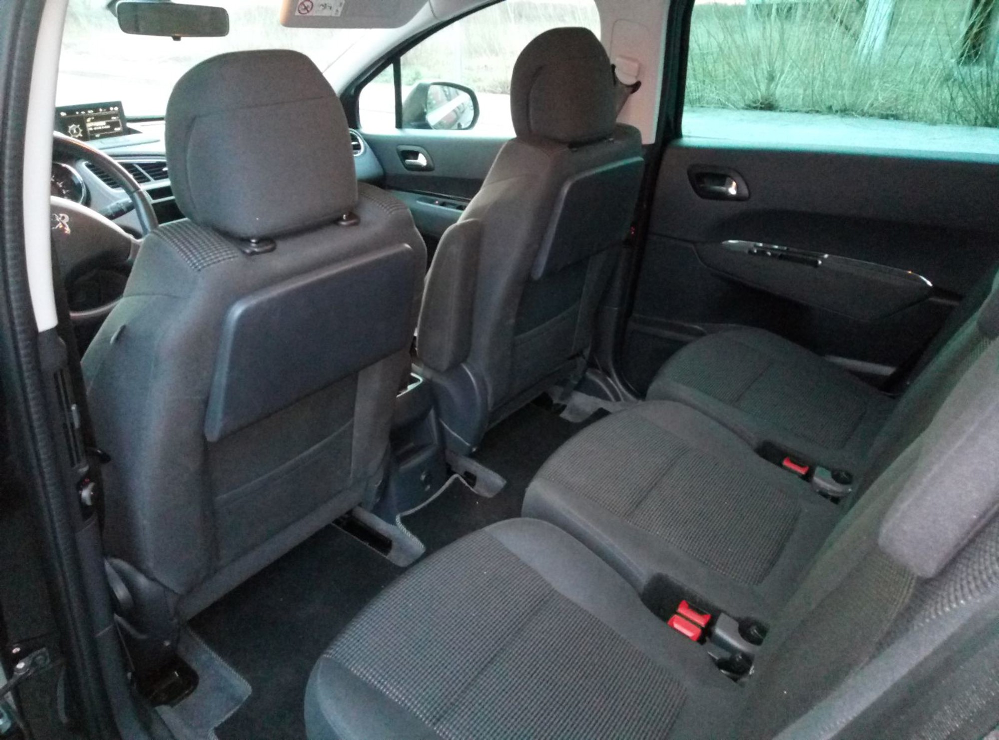 Peugeot 5008 1.6 bluehdi 88kw, fotografija 3