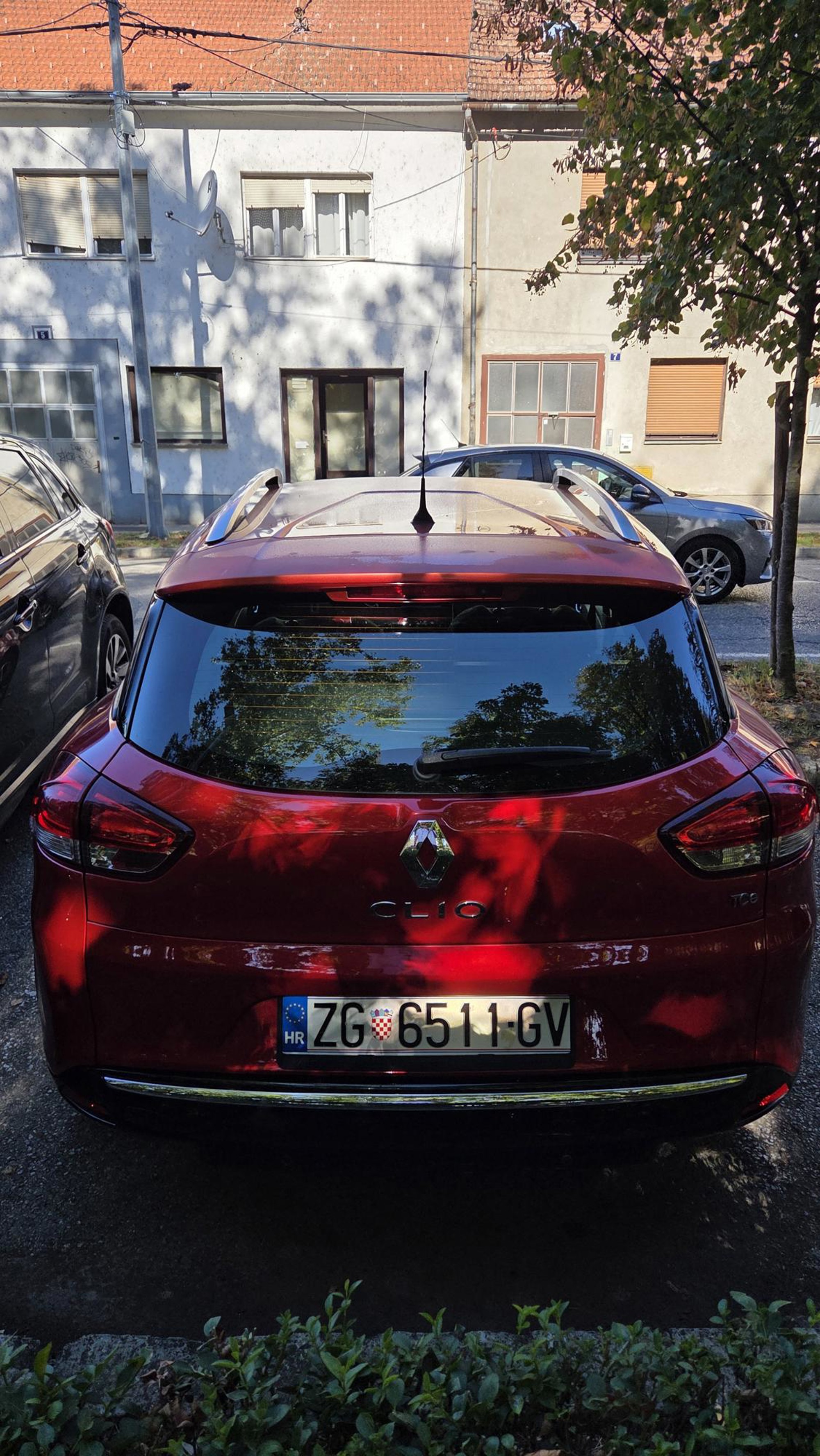 Renault Clio 0.9TCE90ks, hr auto servisiran u ovlaštenom servisu, nove gume, novi akumulator,kocnice, fotografija 2