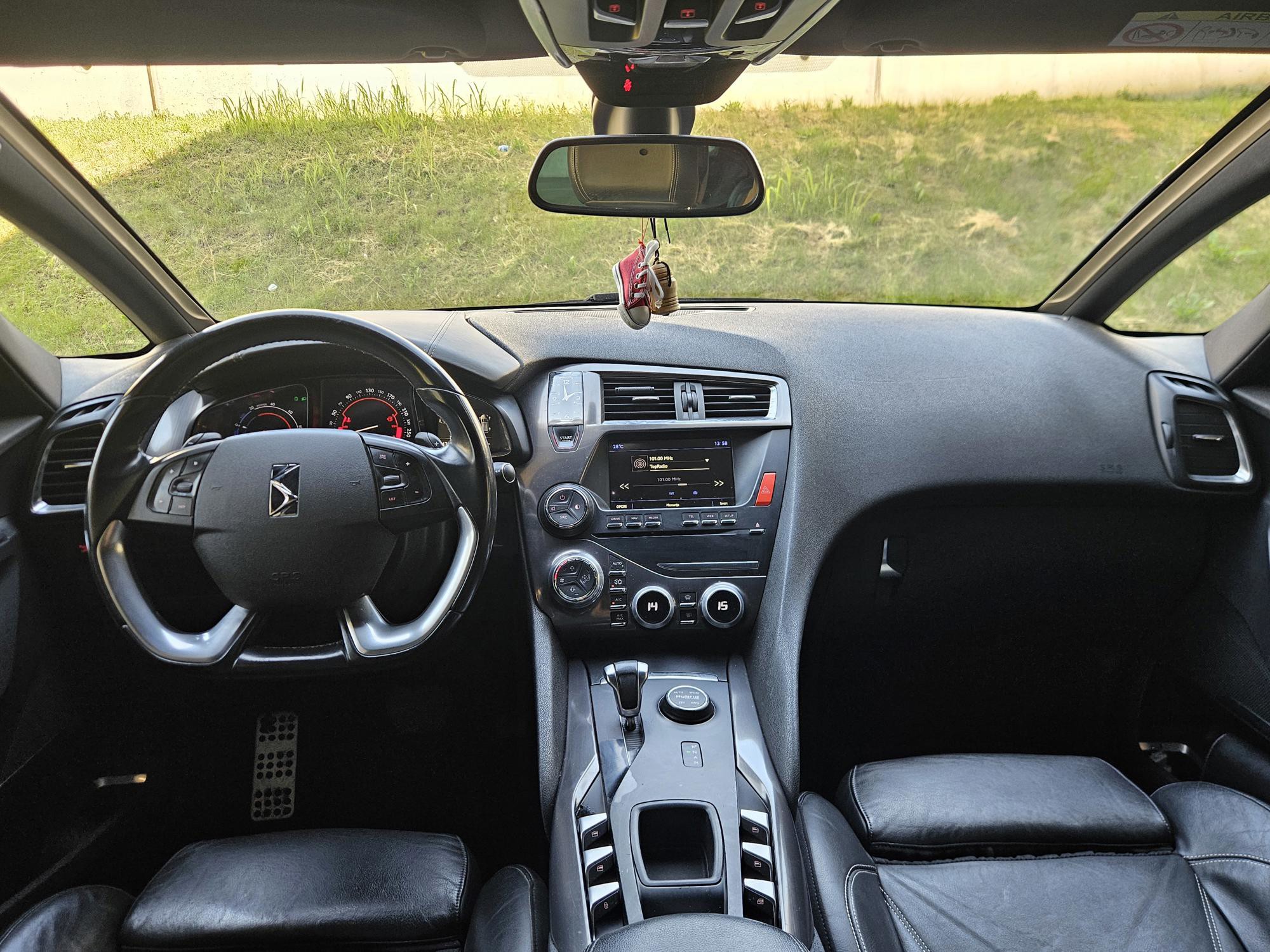 DS 5 Hybrid4 2.0 HDi 200 KS 4x4 | 2015 | Panorama | Koža**, fotografija 10