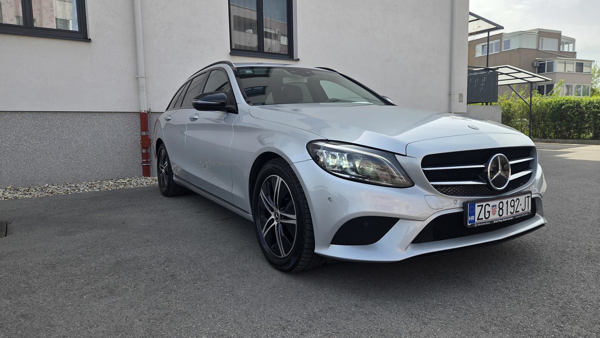 Mercedes C220d Automatik Multibeam LED svjetla Night paket Kamera Kuka ljeto/zima setovi Servisna, fotografija 3