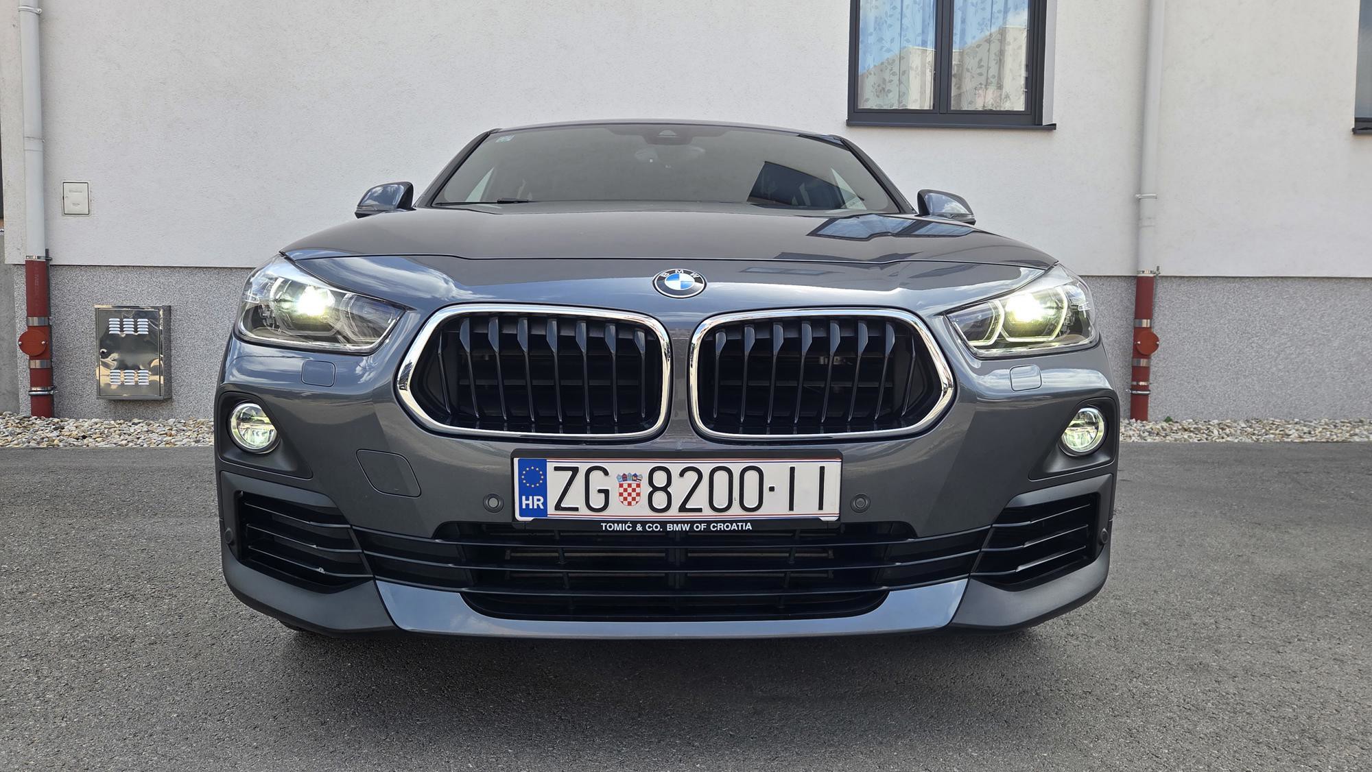 BMW X2 18i automatik M felge i unutrasnjost kamera LED Keyless nove gume servisna garažiran, fotografija 3