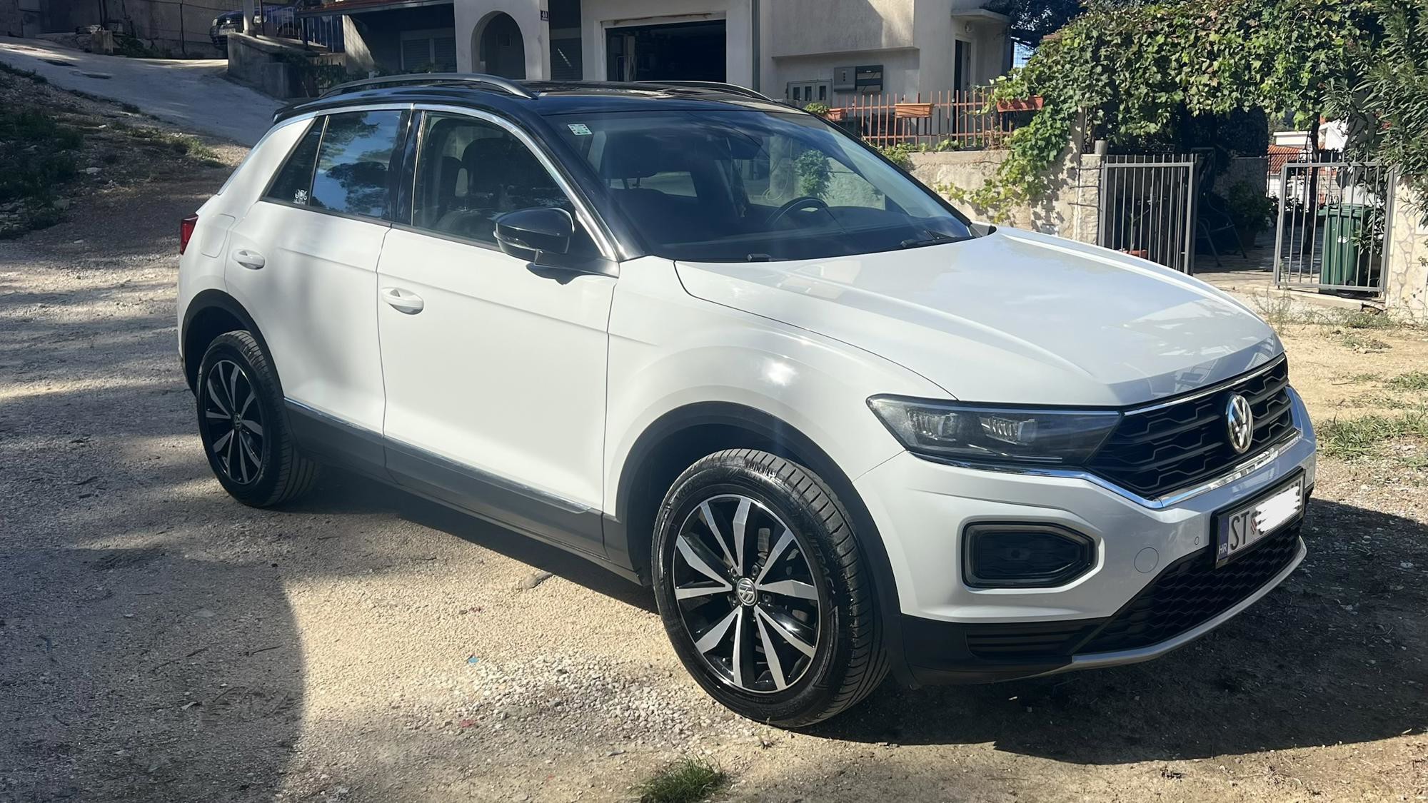 VW T - ROC 1,6 tdi Design, fotografija 2