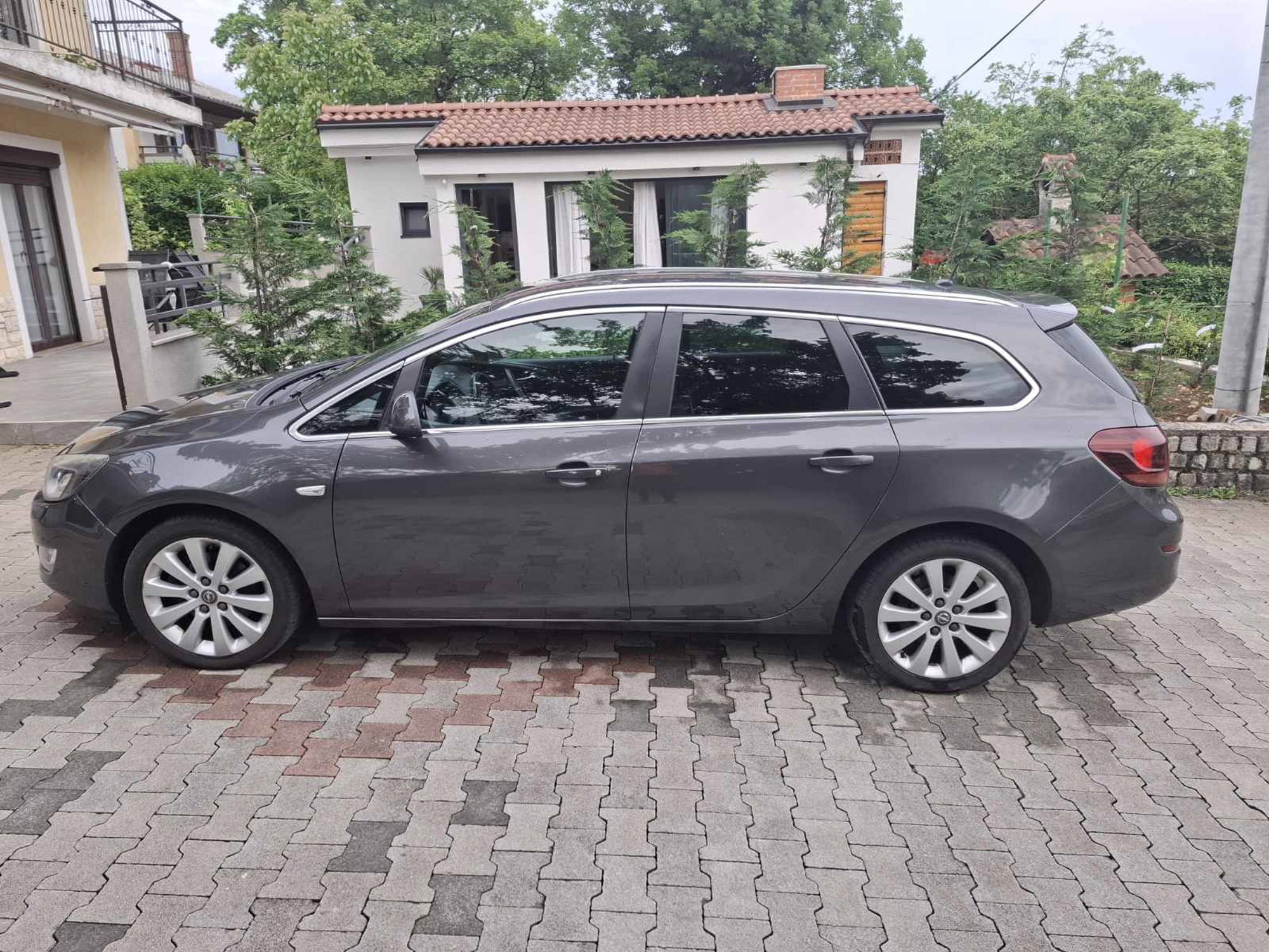 Opel Astra J karavan reg 10.2027, fotografija 3