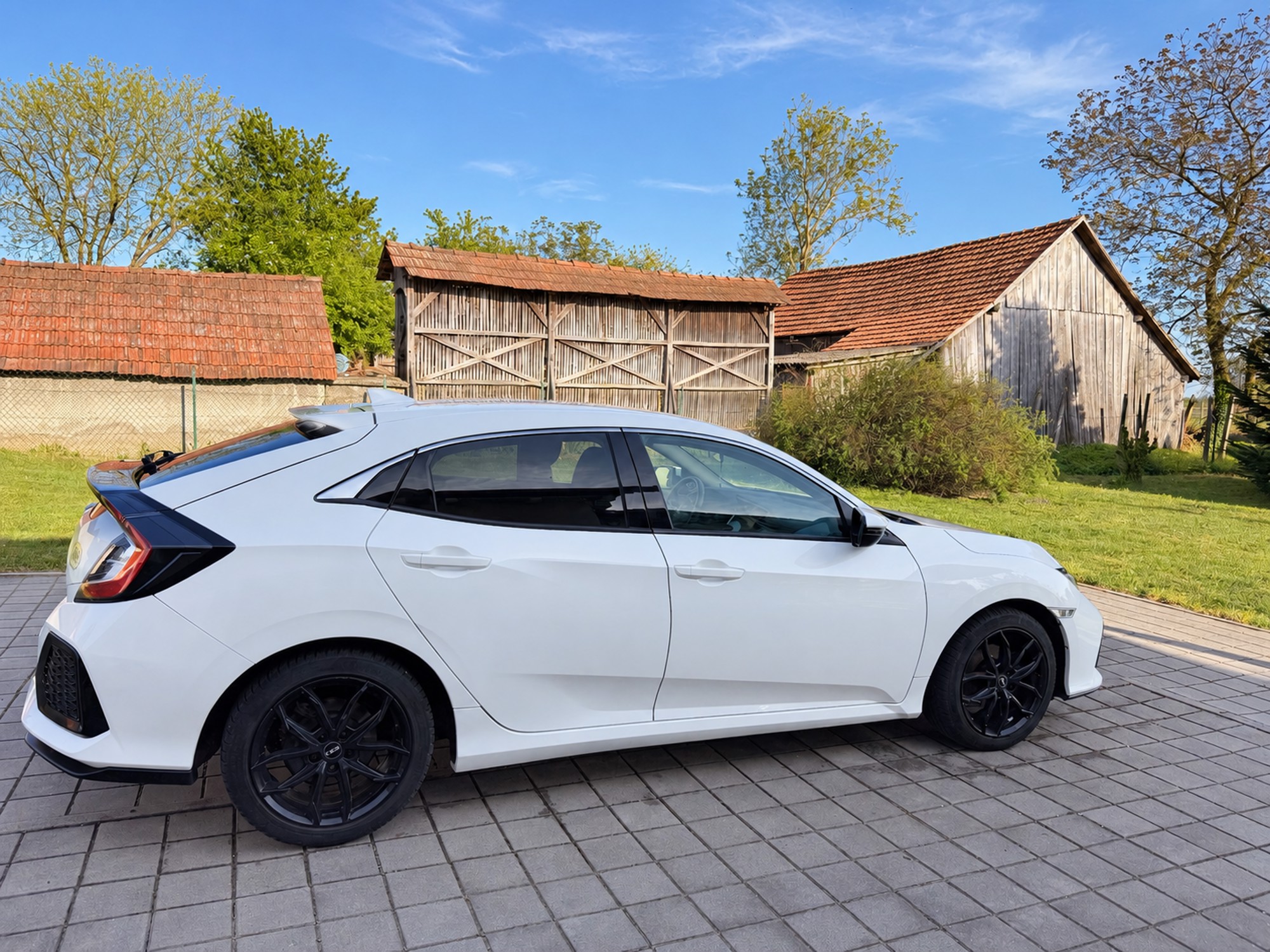 Honda Civic 1.0 VTEC Turbo (2017.) – 174.000 km, Servisirana i očuvana, fotografija 2
