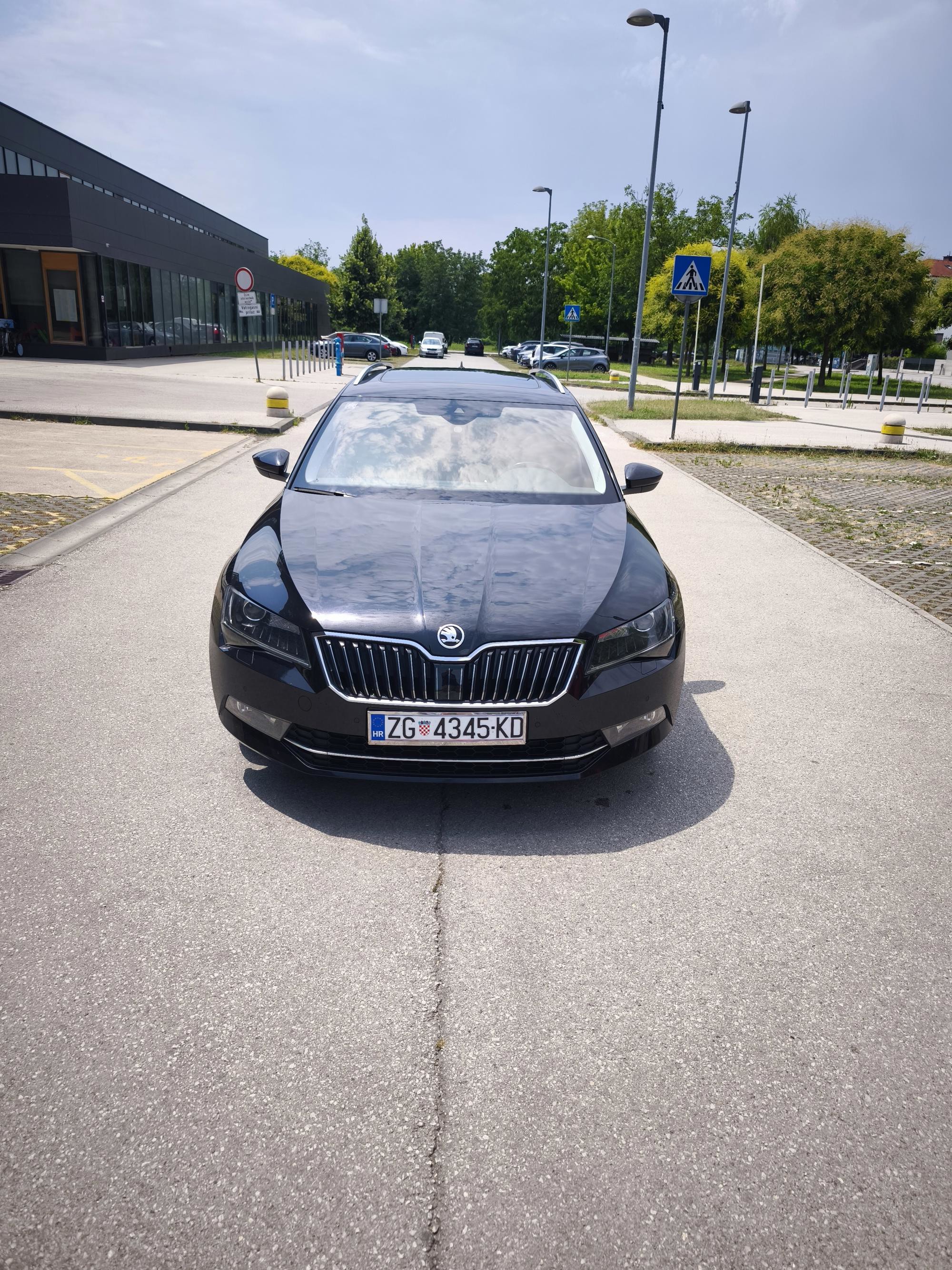 Škoda Superb 2.0 tdi style 110kw, fotografija 2