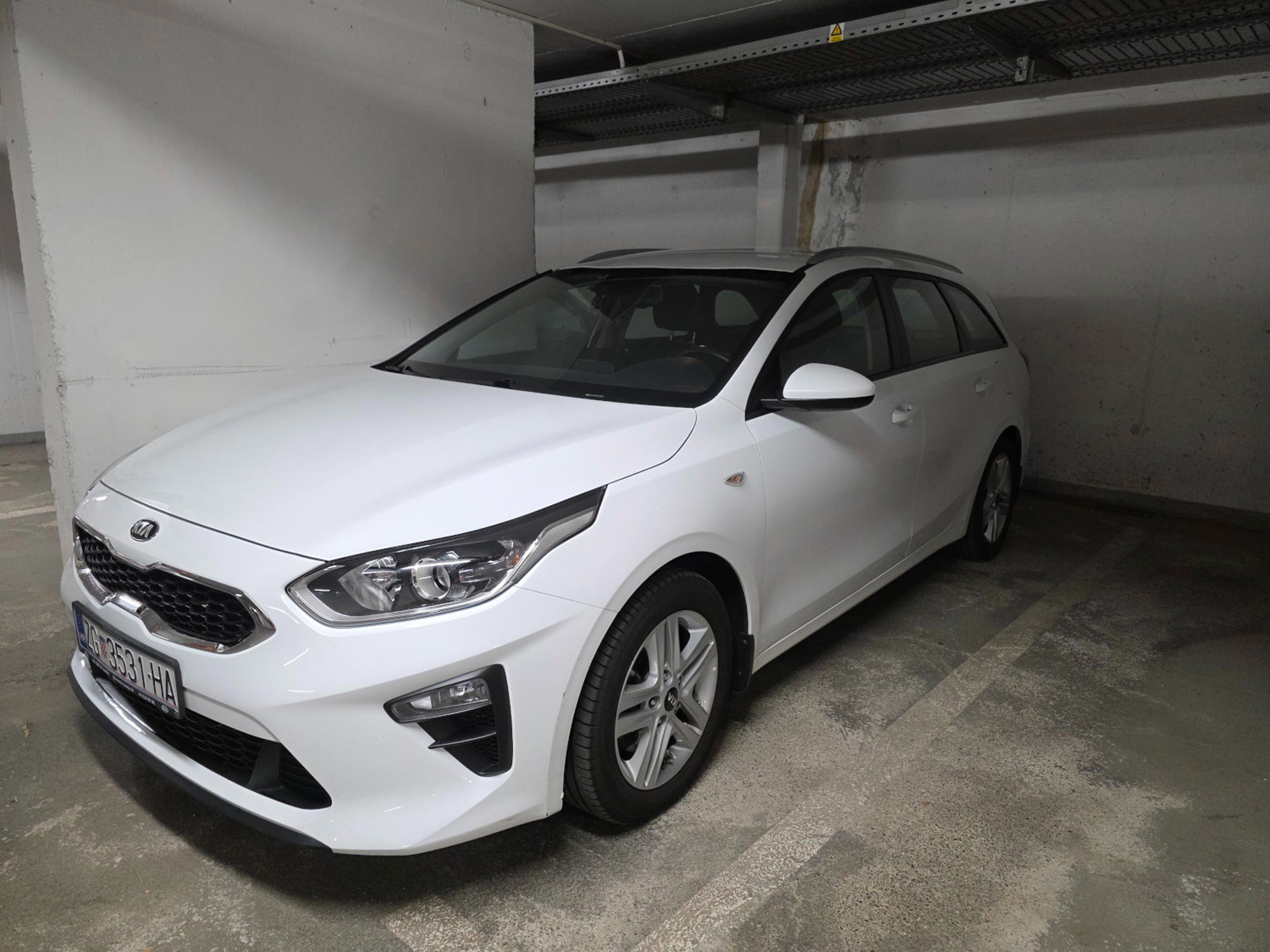 Kia Ceed SW, 10/2018g, 66tis km, reg do 10/2027, prvi vlasnik, garažiran, fotografija 2