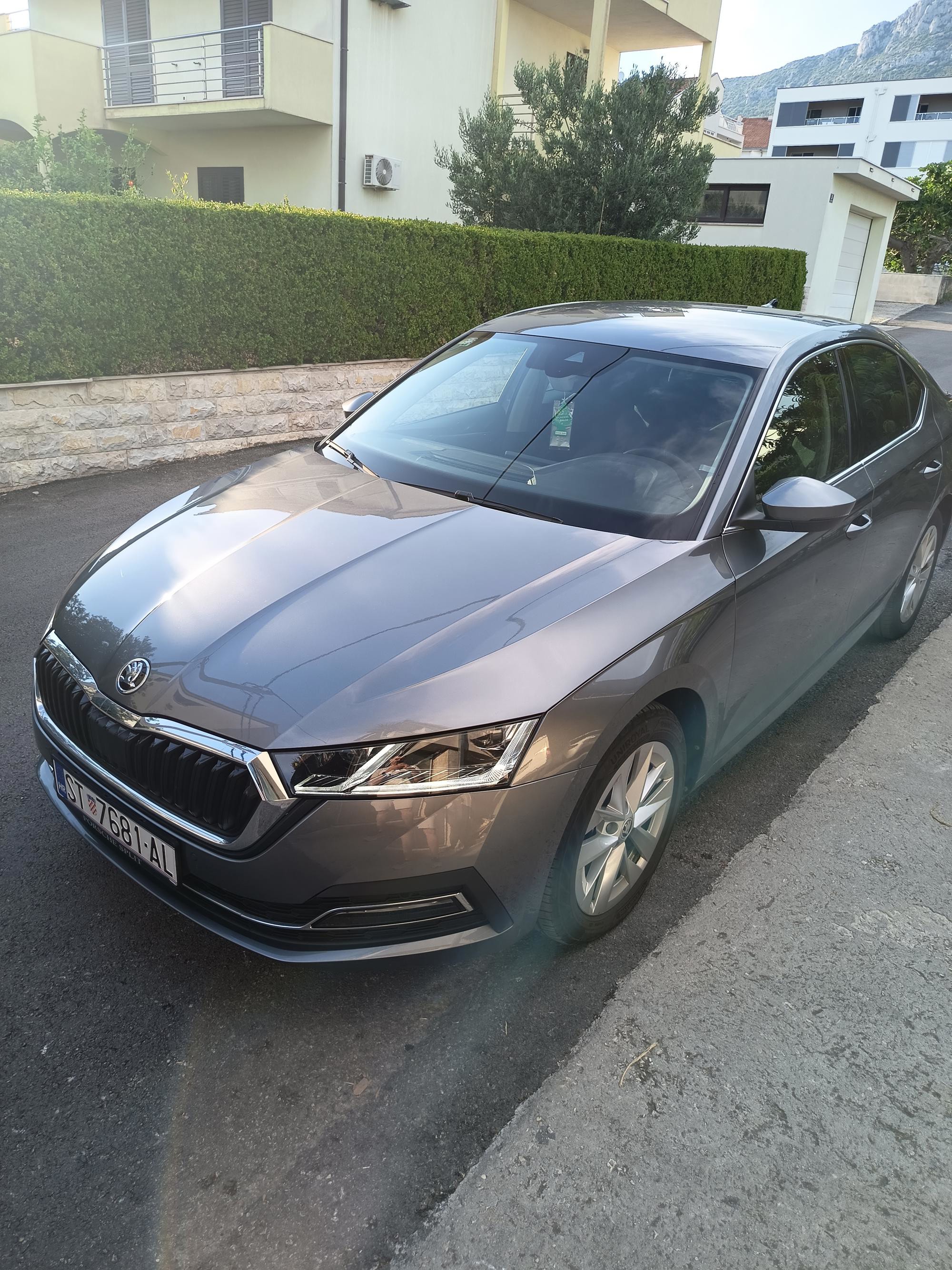 Škoda Octavia 2024. god, tvorničko jamstvo, kompletna servisna povijest 35736km, fotografija 2