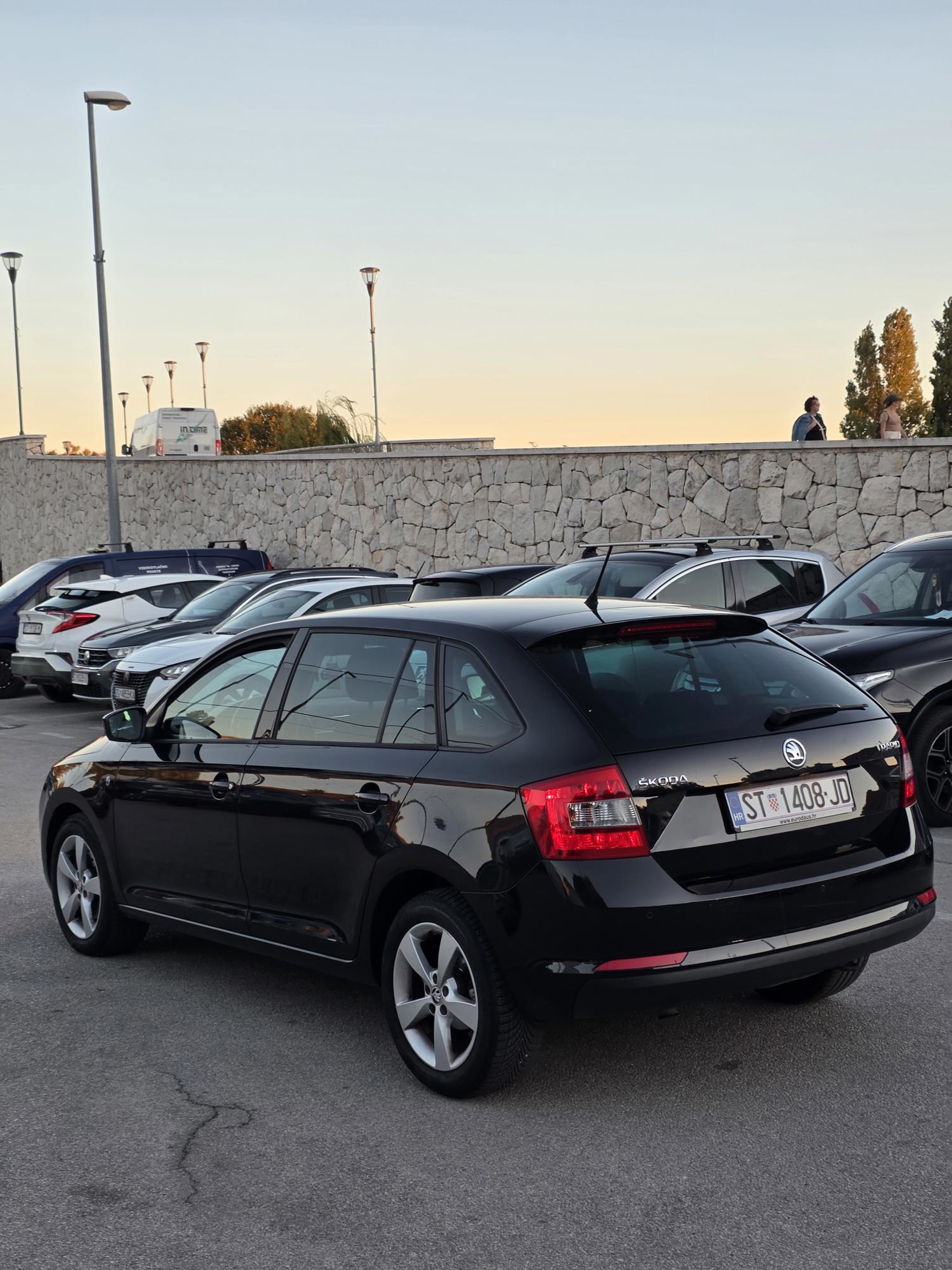 ŠKODA RAPID 1.6 TDI 90 KS "" Elegance oprema ", fotografija 3