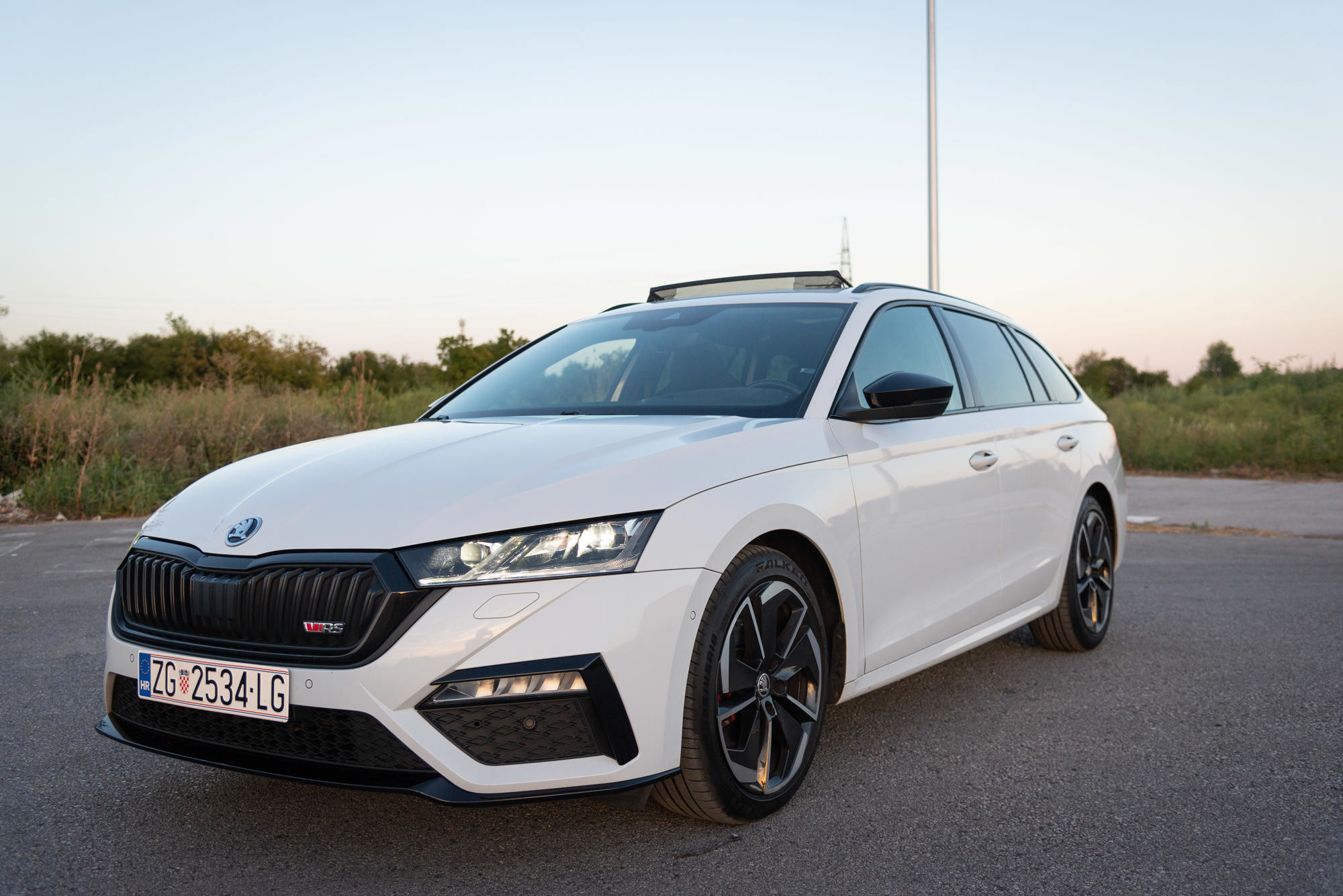 Škoda Octavia RS 2.0 TDI DSG 200 KS Panorama Matrix HUD Kessy Servisna, fotografija 2