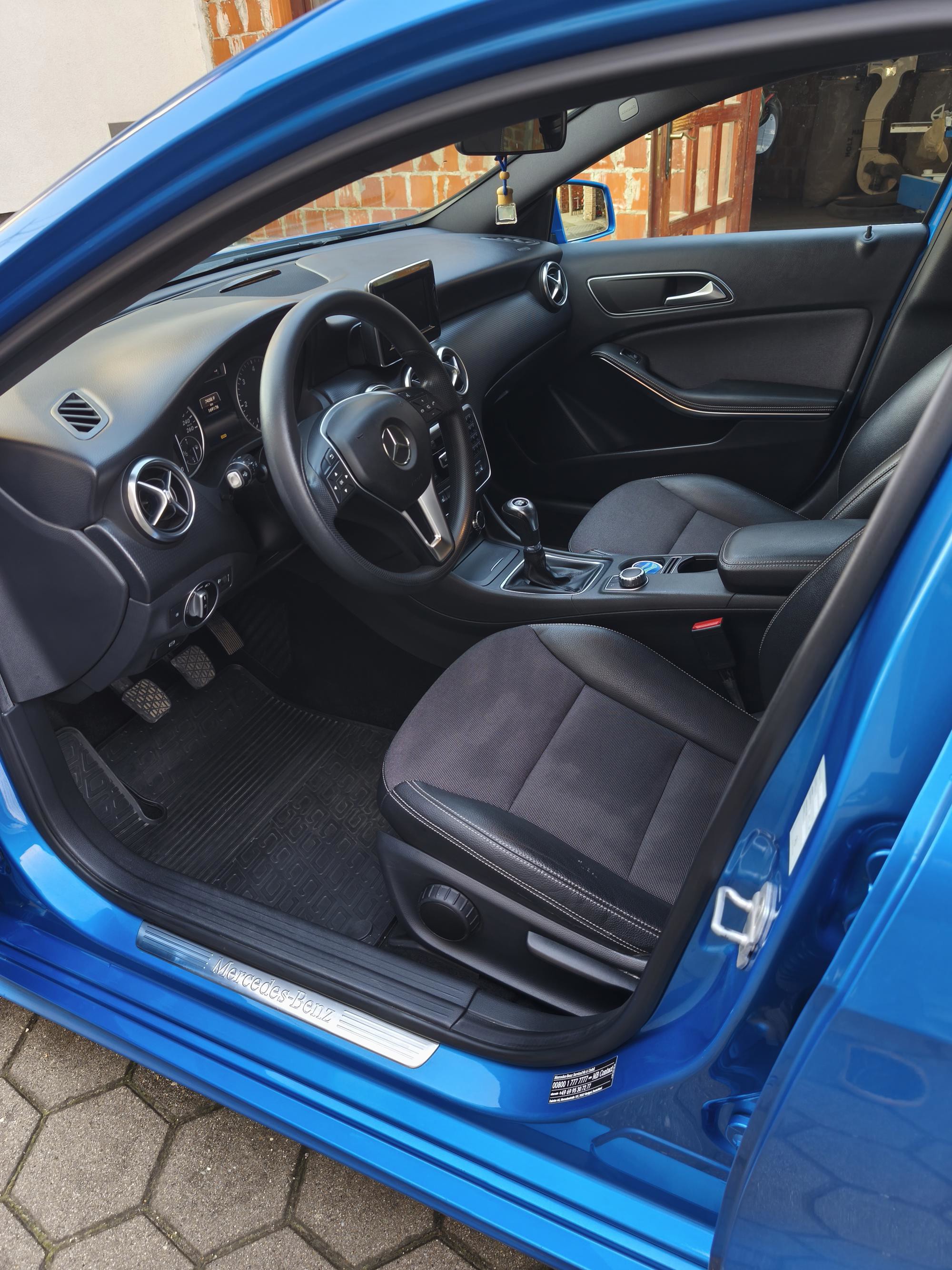 Mercedes Benz A180 CDI (W176)_2014. g. | 80 kW | reg. 08/2027 | 178xxx km | TOP stanje, fotografija 9