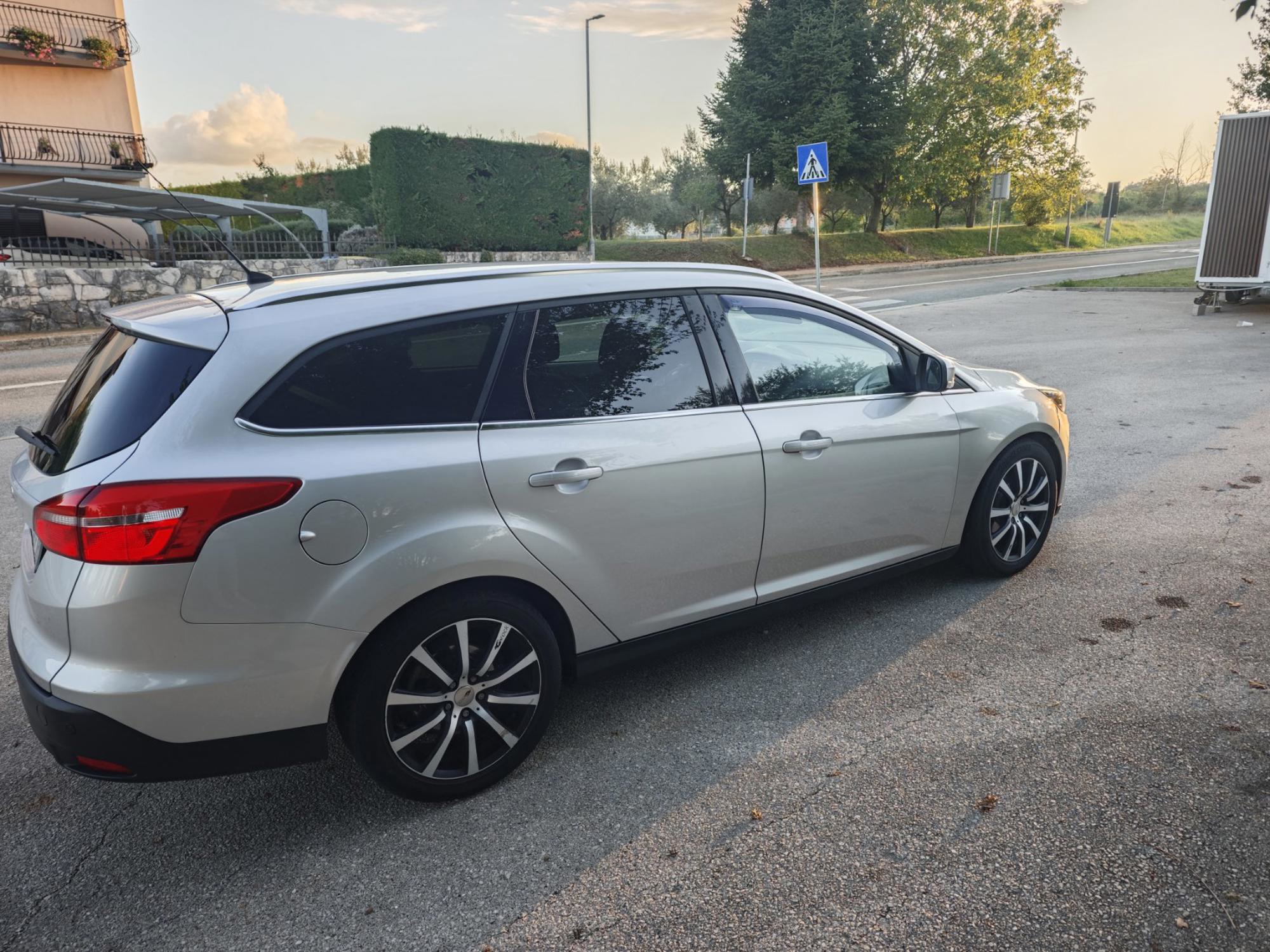 Ford Focus SW, 1,5 TDCi Titanium, 120KS, Servisna knjižica, cijena nije fiksna, fotografija 3