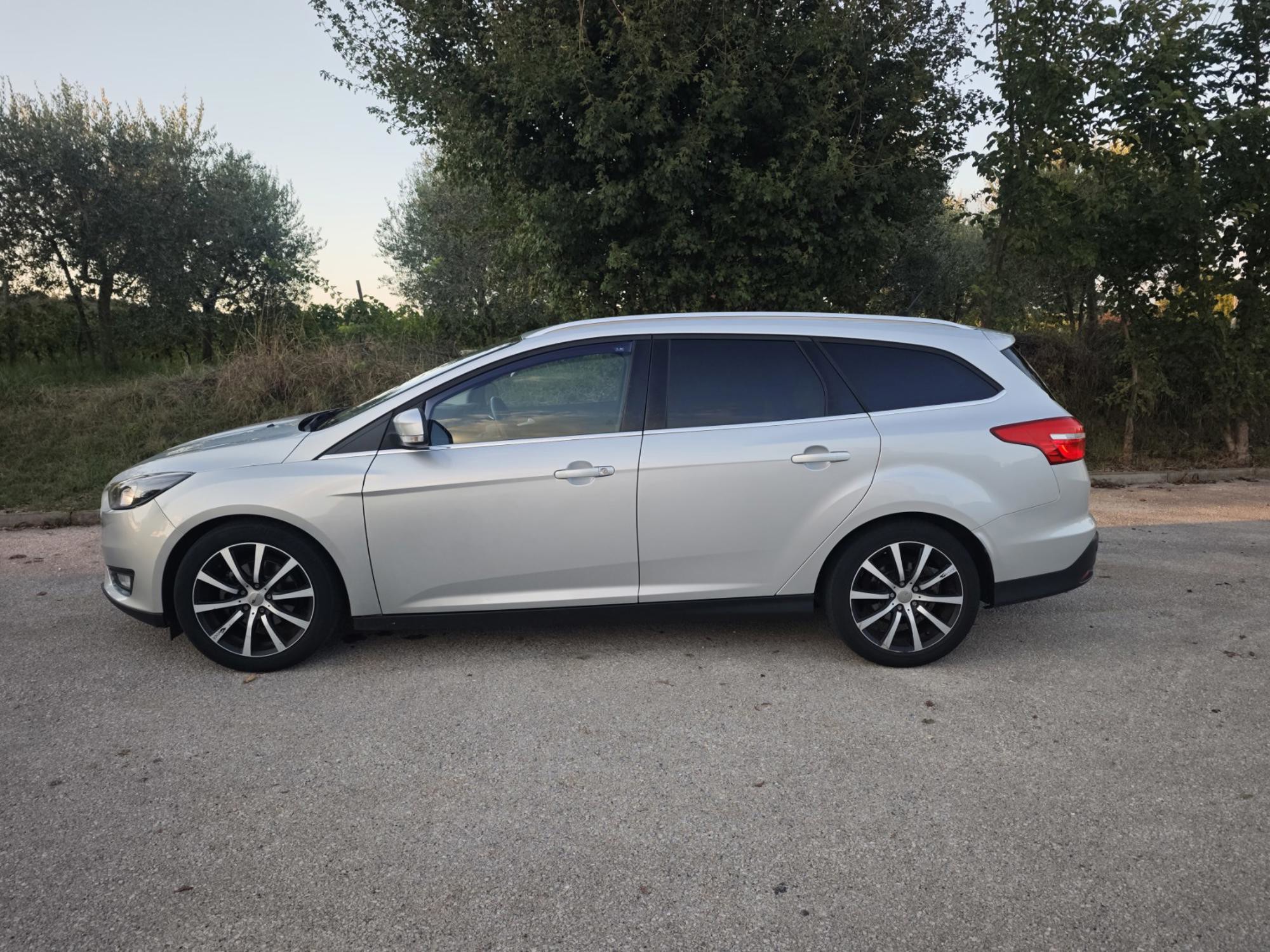 Ford Focus SW, 1,5 TDCi Titanium, 120KS, Servisna knjižica, cijena nije fiksna, fotografija 2