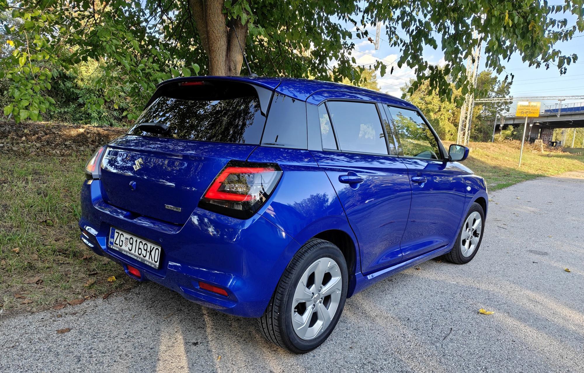 Suzuki Swift GL - Hibrid, 2025. god, automatski mjenjač, tvornička garancija, fotografija 3