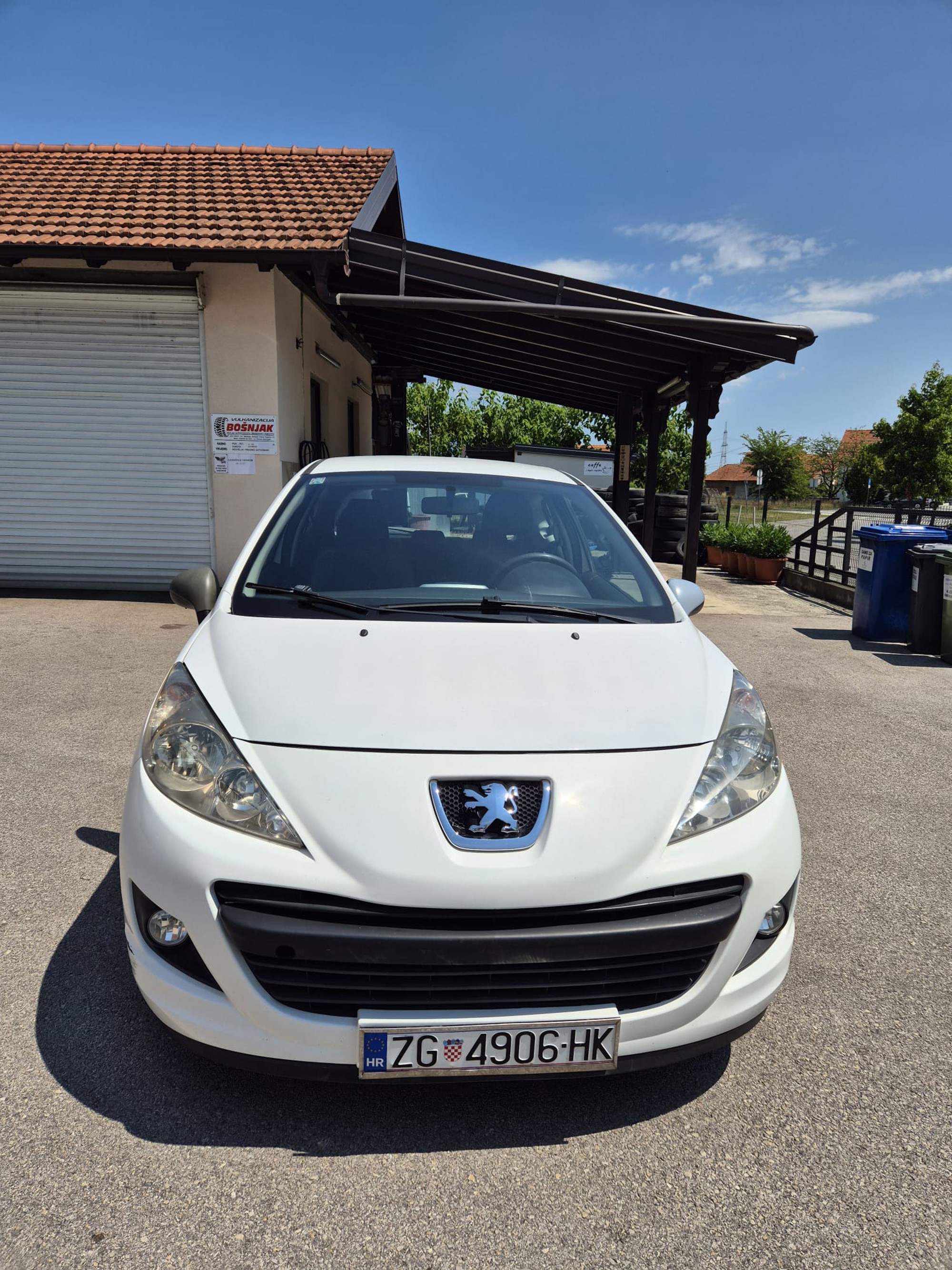 Pegeut 207, fotografija 2