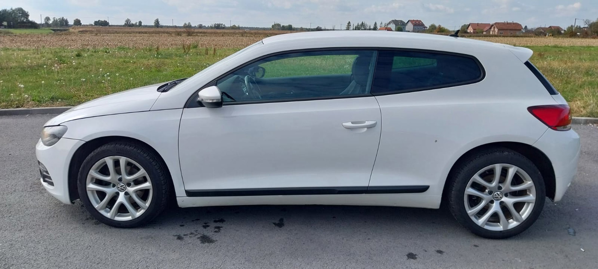 VW Sirocco, 1.4 TSI, reg. 10/2026, 5000 Eur - nije fiksno, fotografija 3