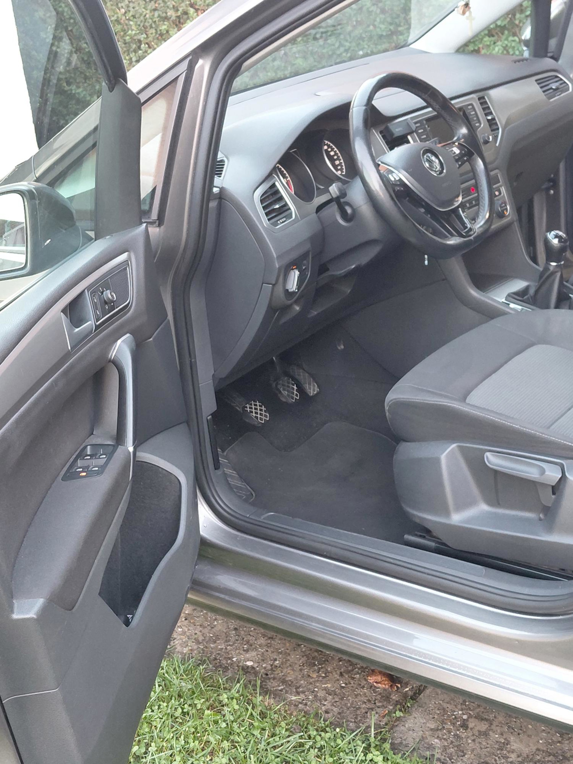 VW Golf Sportsvan 1,6 TDI BMT 2015.g.*TEMPOMAT - PDC- PANORAMA*, fotografija 4